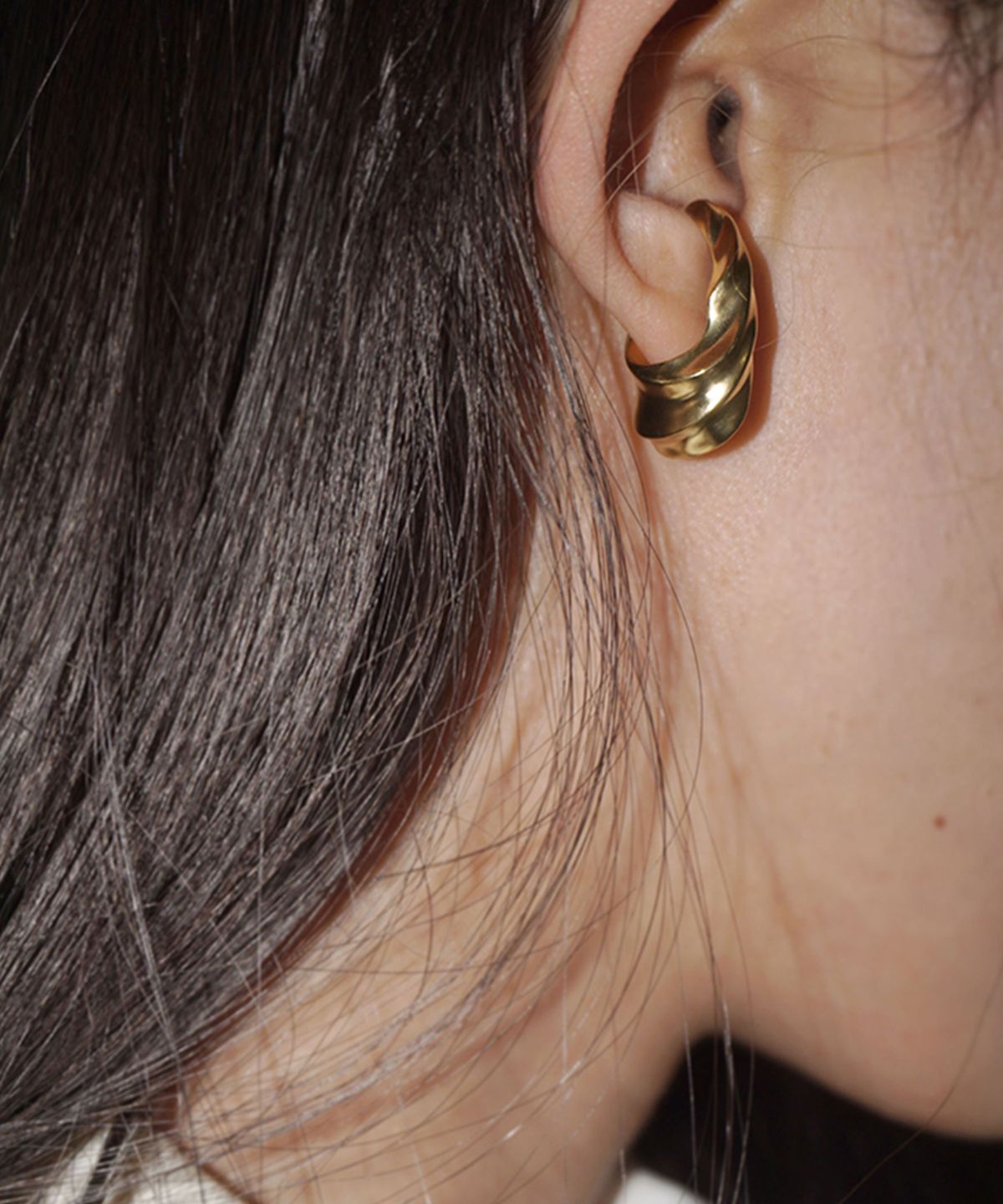 시에가하우스(SIEGA HOUSE) LAYERED FOLD EARCUFF (GOLD)