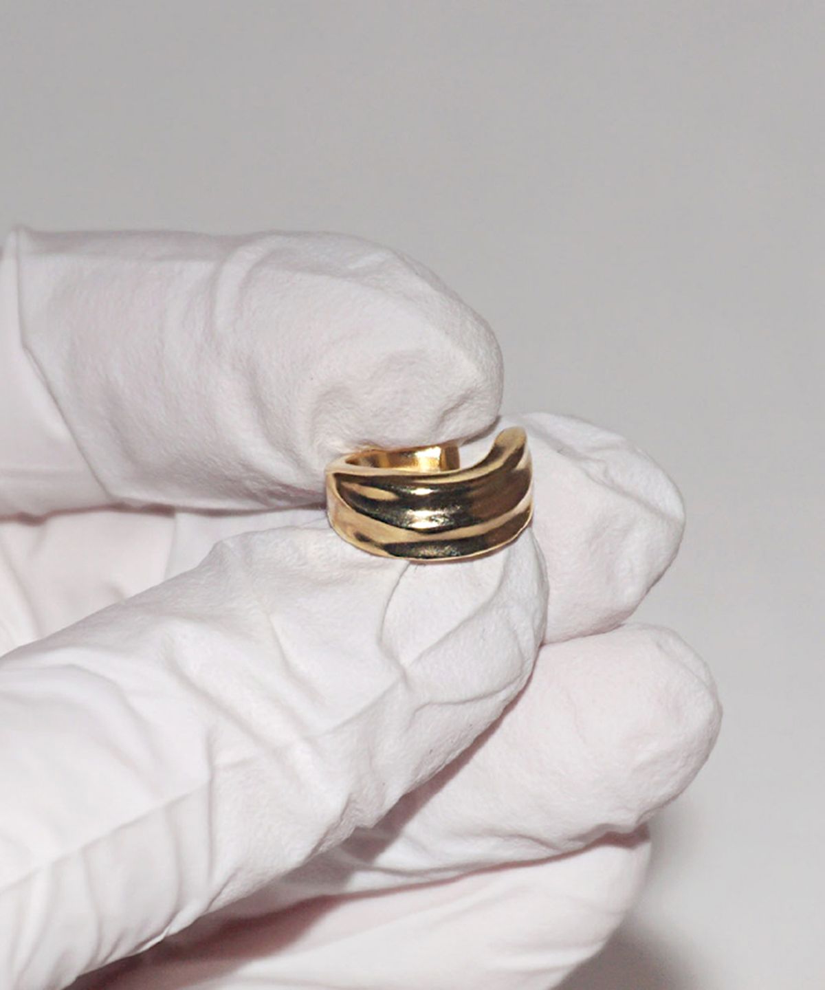 시에가하우스(SIEGA HOUSE) LAYERED FOLD MINI EARCUFF (GOLD)