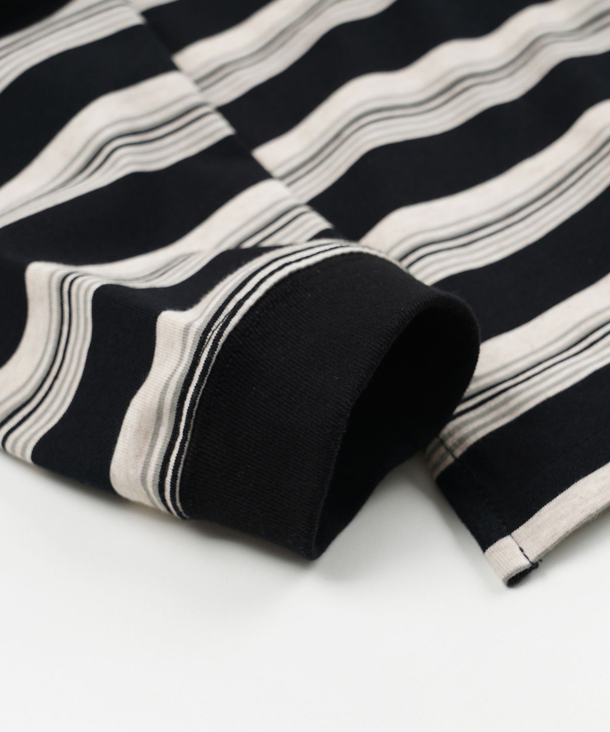 프리즘웍스(FRIZMWORKS) BLOCK STRIPE LONG SLEEVE TEE _ BLACK