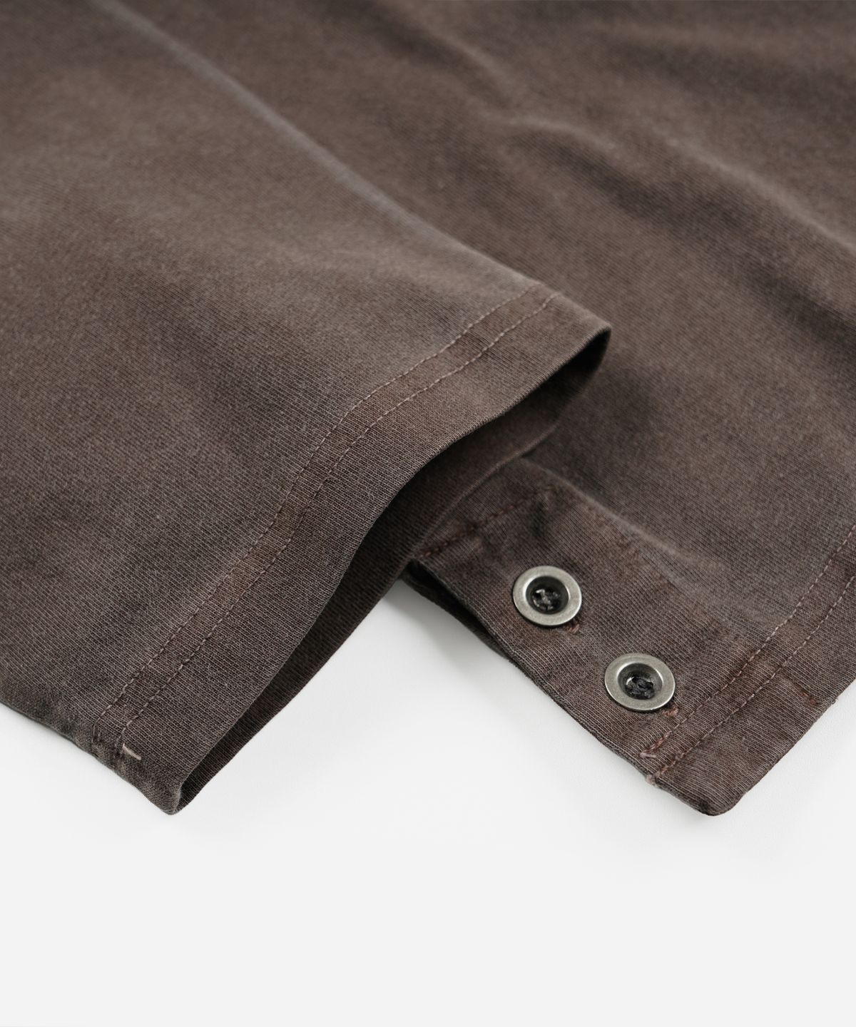 프리즘웍스(FRIZMWORKS) PIGMENT DYEING HENLEY NECK TEE _ BROWN