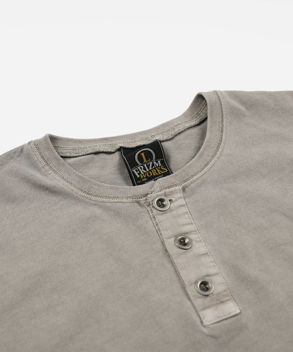 프리즘웍스(FRIZMWORKS) PIGMENT DYEING HENLEY NECK TEE _ WARM GRAY