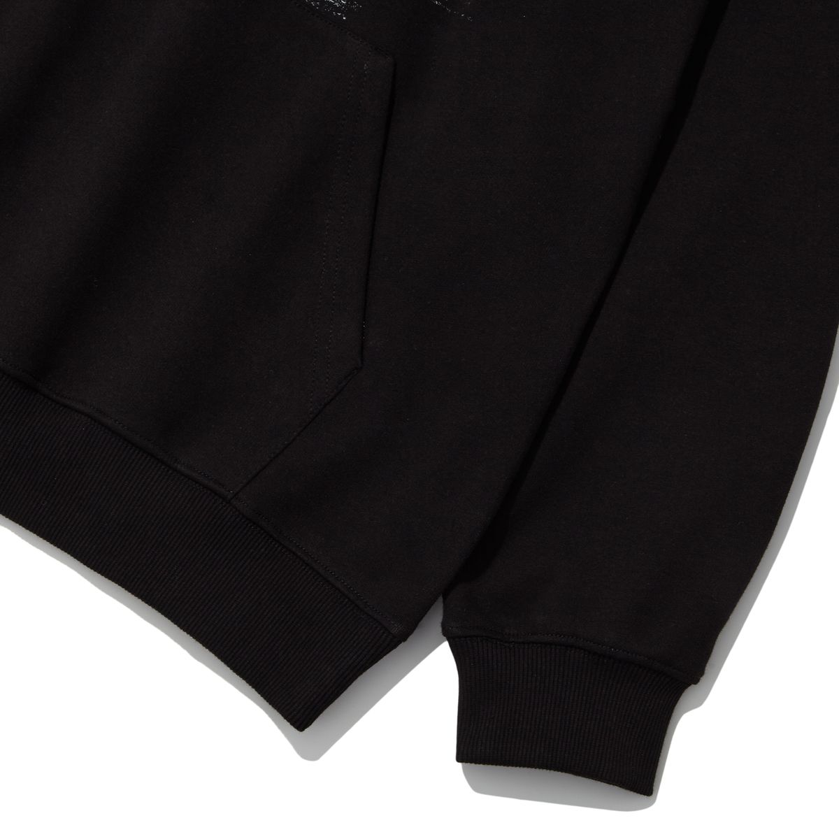 인터크루(INTERCREW) 로고 변형 후드 풀오버 블랙 ITA1TH01ABK