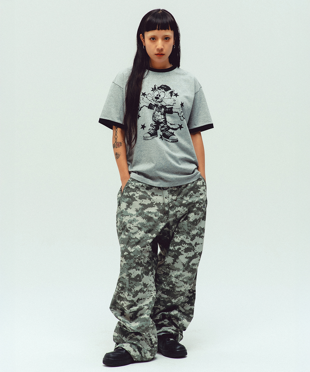 위캔더스(WKNDRS) DIGI CAMO PARACHUTE PANTS (L.KHAKI)