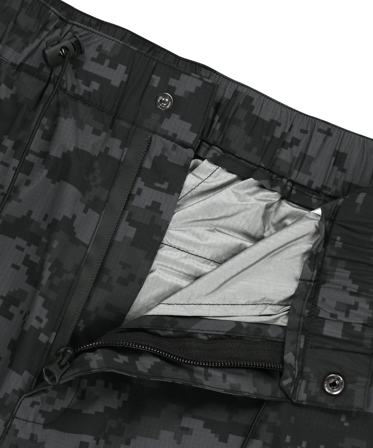 위캔더스(WKNDRS) DIGI CAMO PARACHUTE PANTS (BLACK)