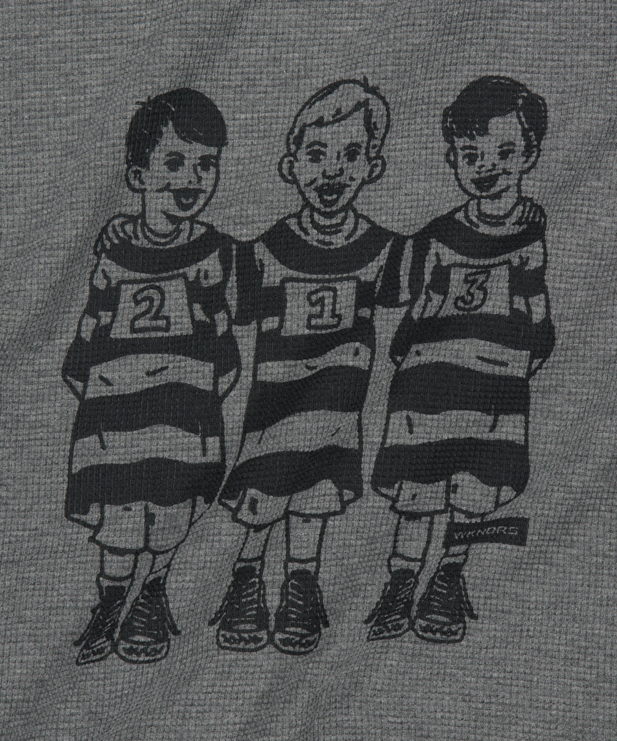 위캔더스(WKNDRS) PRISONERS LS T-SHIRT (CHARCOAL)
