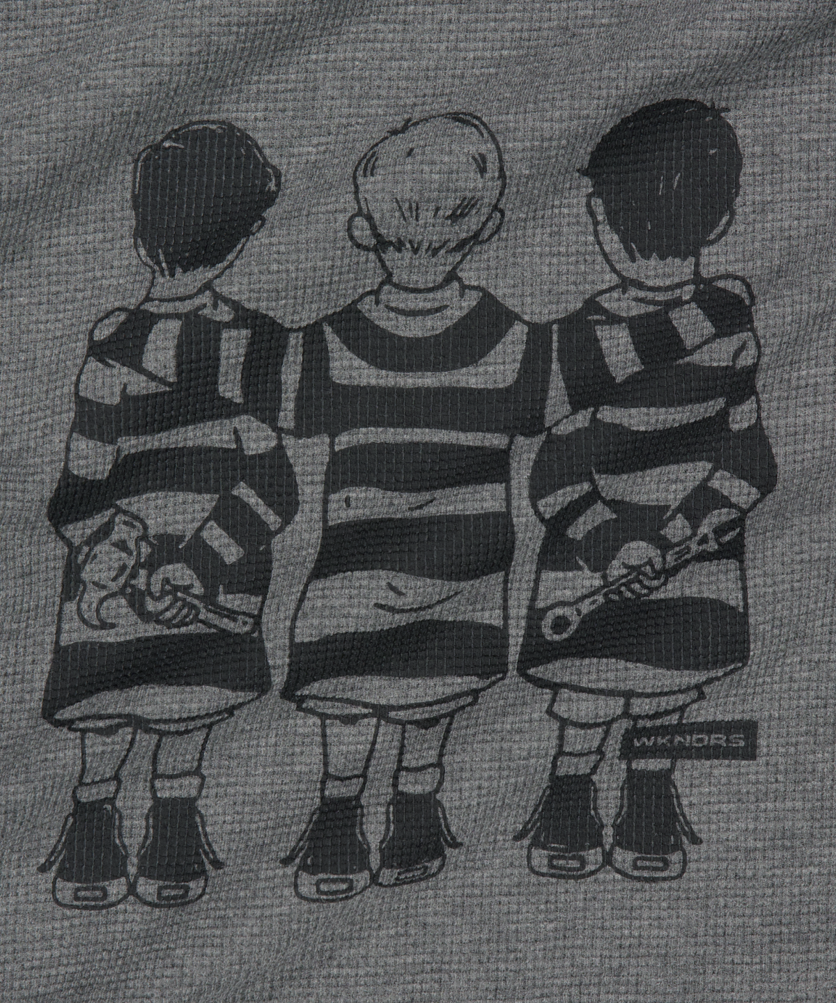 위캔더스(WKNDRS) PRISONERS LS T-SHIRT (CHARCOAL)