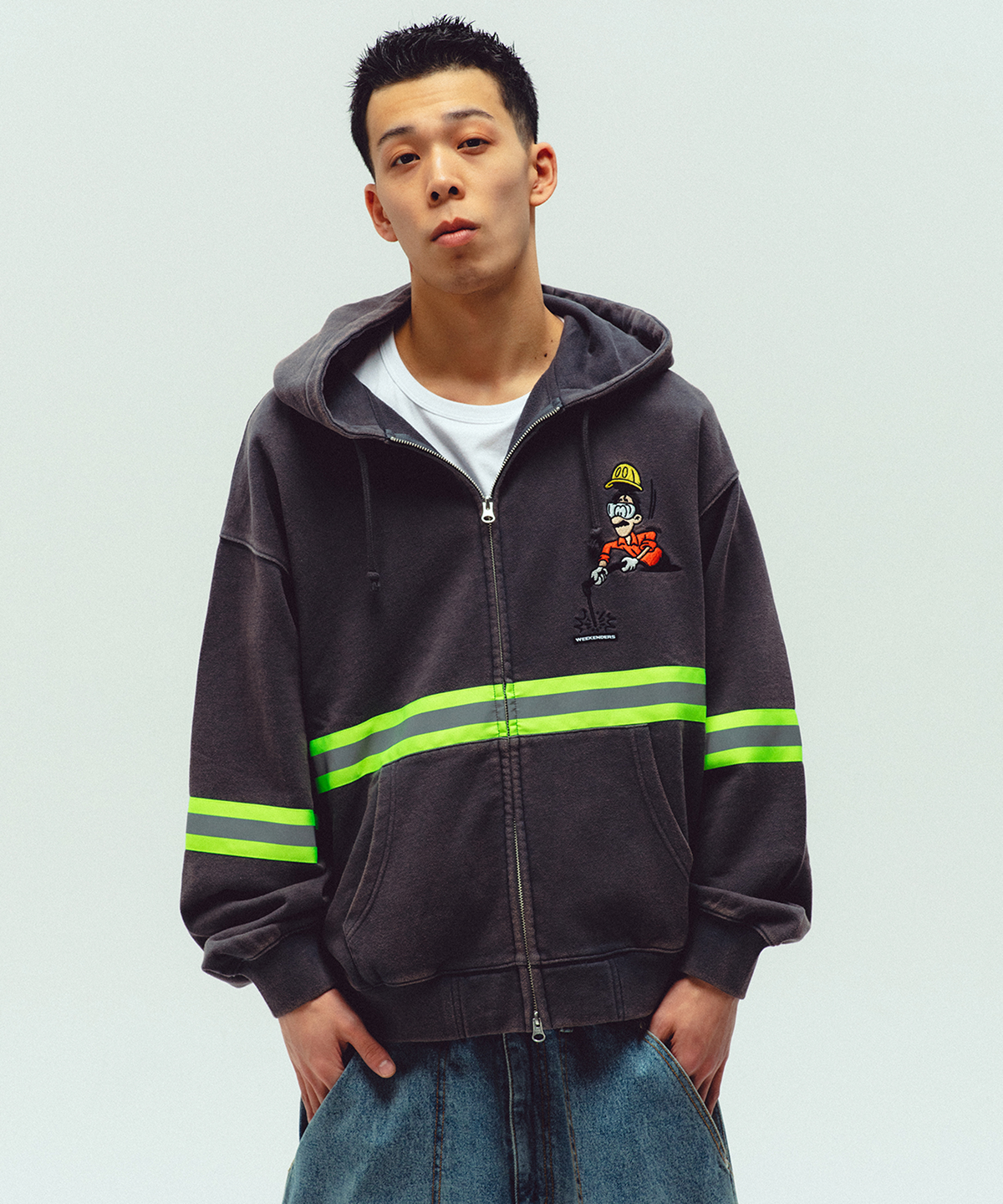 위캔더스(WKNDRS) HI-VIS ZIP-UP HOODIE (CHARCOAL)