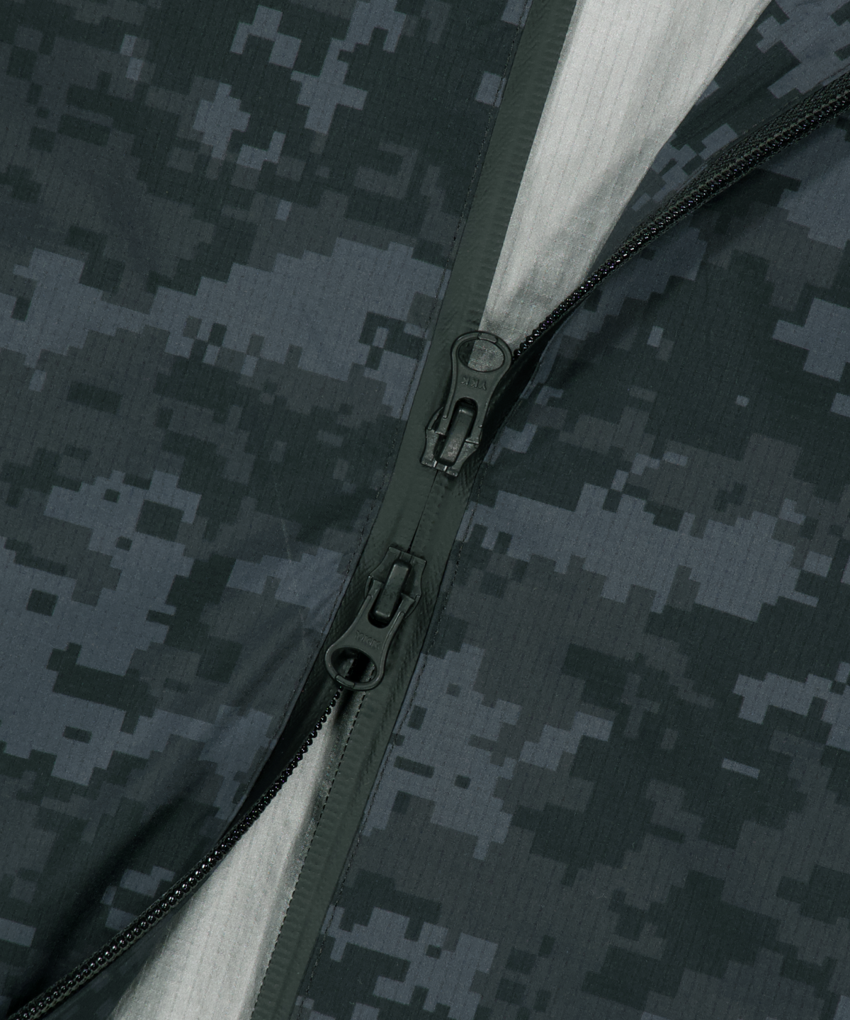 위캔더스(WKNDRS) DIGI CAMO WINDBREAKER (BLACK)