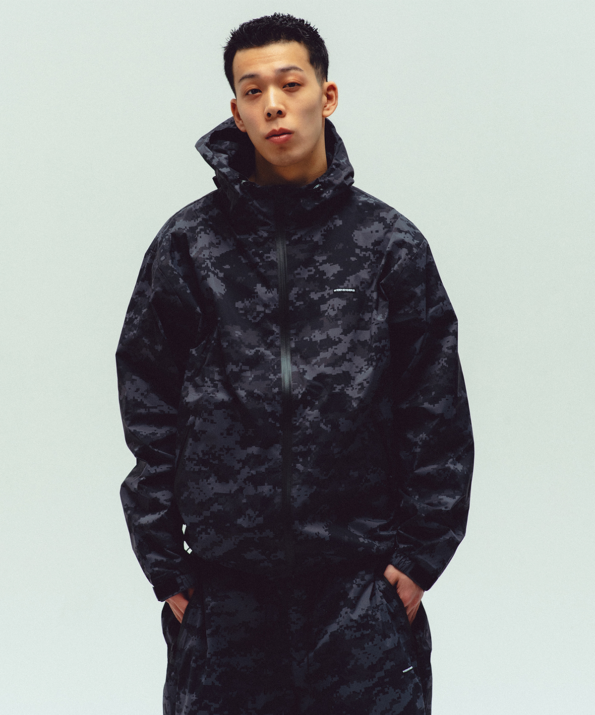위캔더스(WKNDRS) DIGI CAMO WINDBREAKER (BLACK)