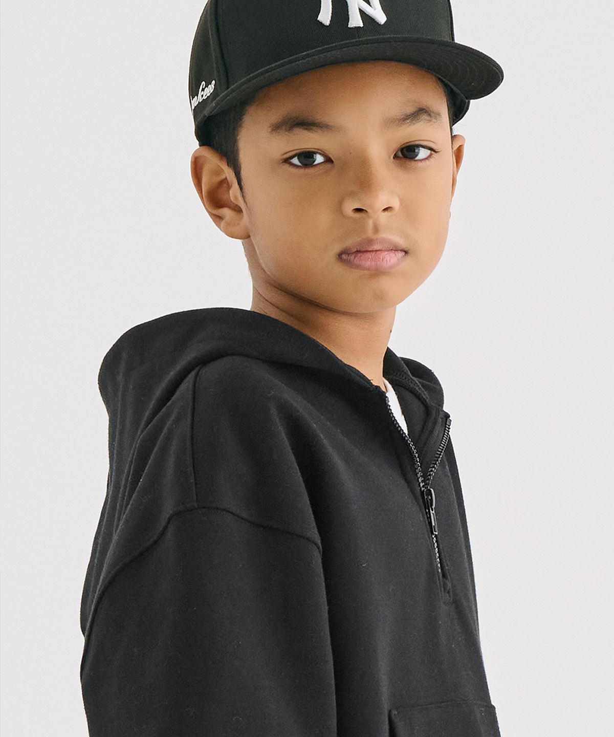 테이크이지 키즈(TAKEASY KIDS) 릴렉스드 크롭 하프집업 (블랙)