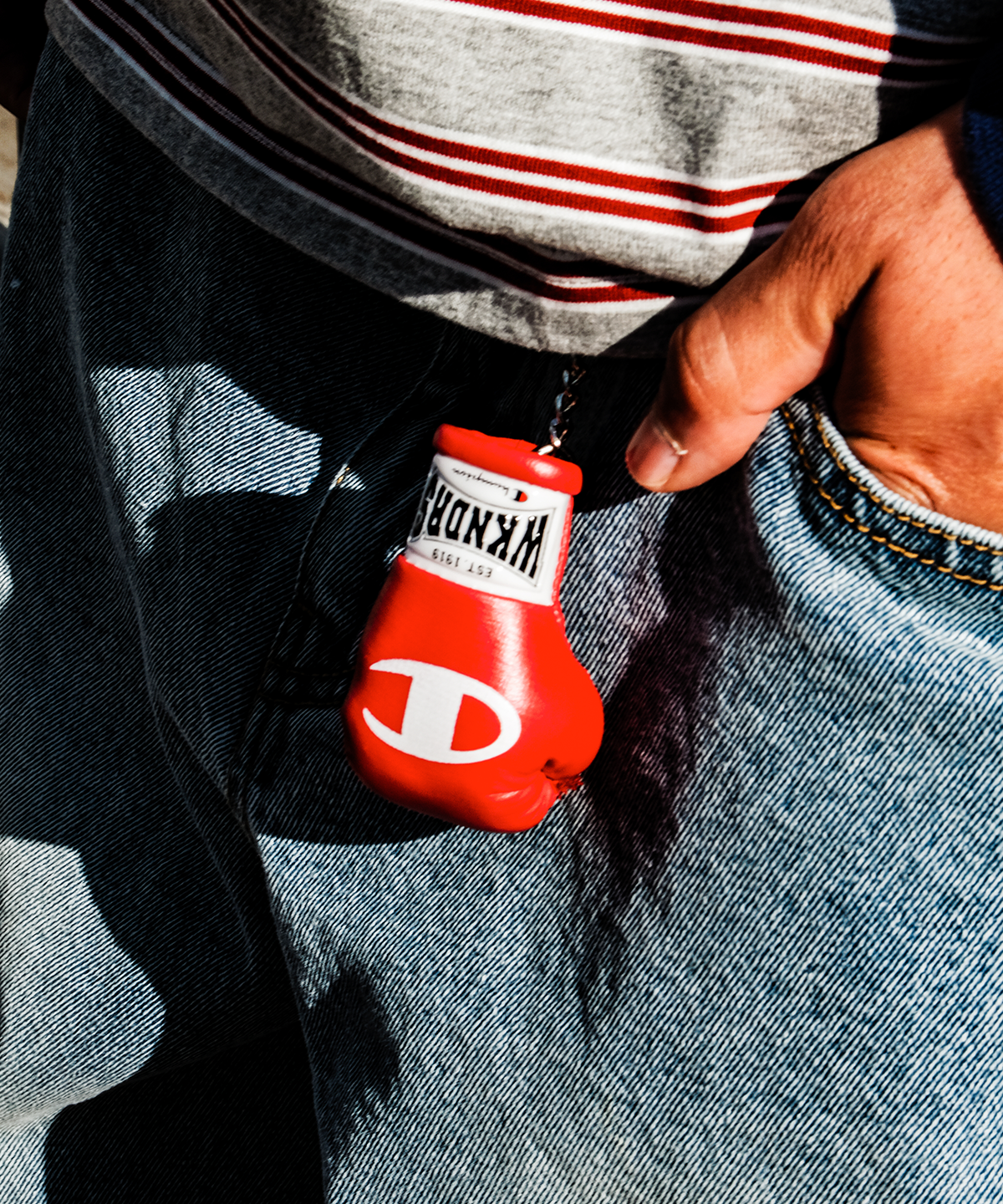 위캔더스(WKNDRS) CHAMPION BOXING GLOVE KEYRING (RED)