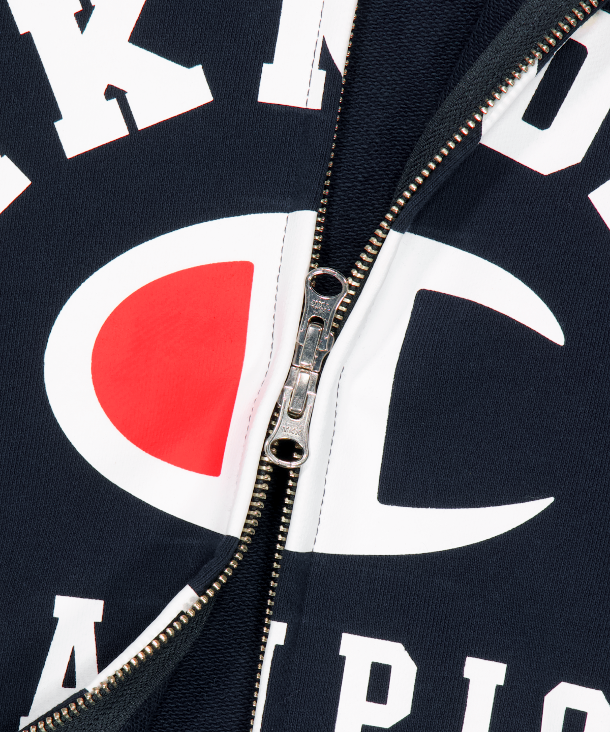 위캔더스(WKNDRS) WKNDRS x CHAMPION LOGO ZIP-UP HOODIE (NAVY)
