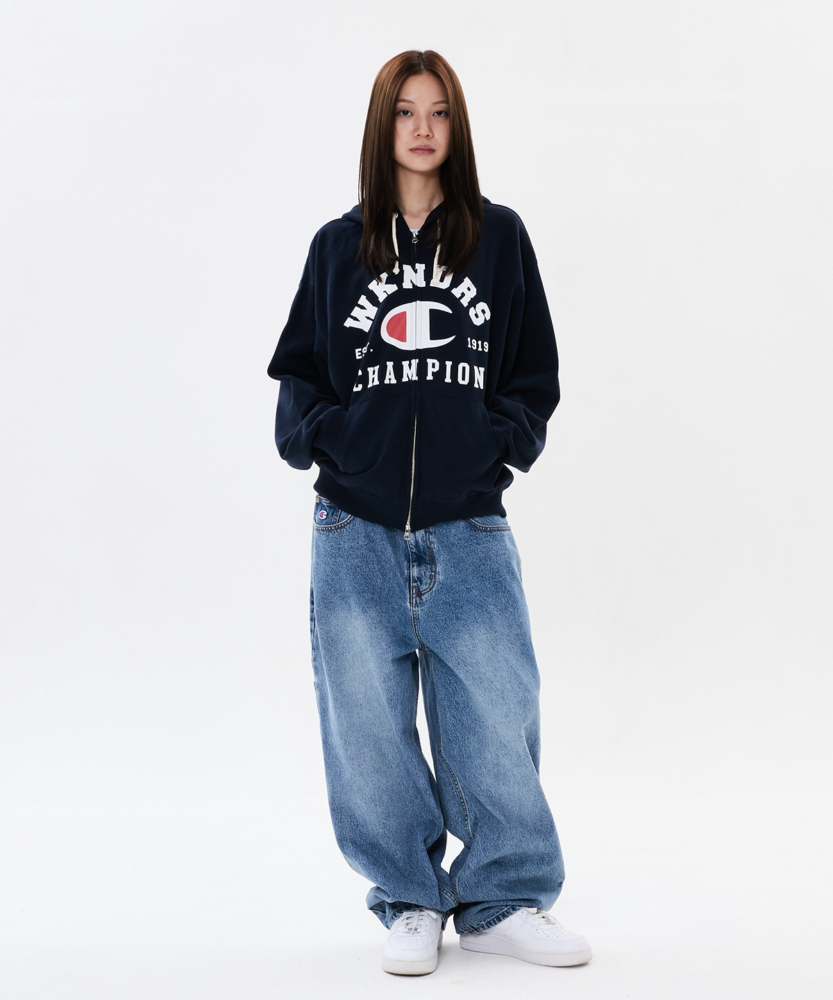 위캔더스(WKNDRS) WKNDRS x CHAMPION LOGO ZIP-UP HOODIE (NAVY)
