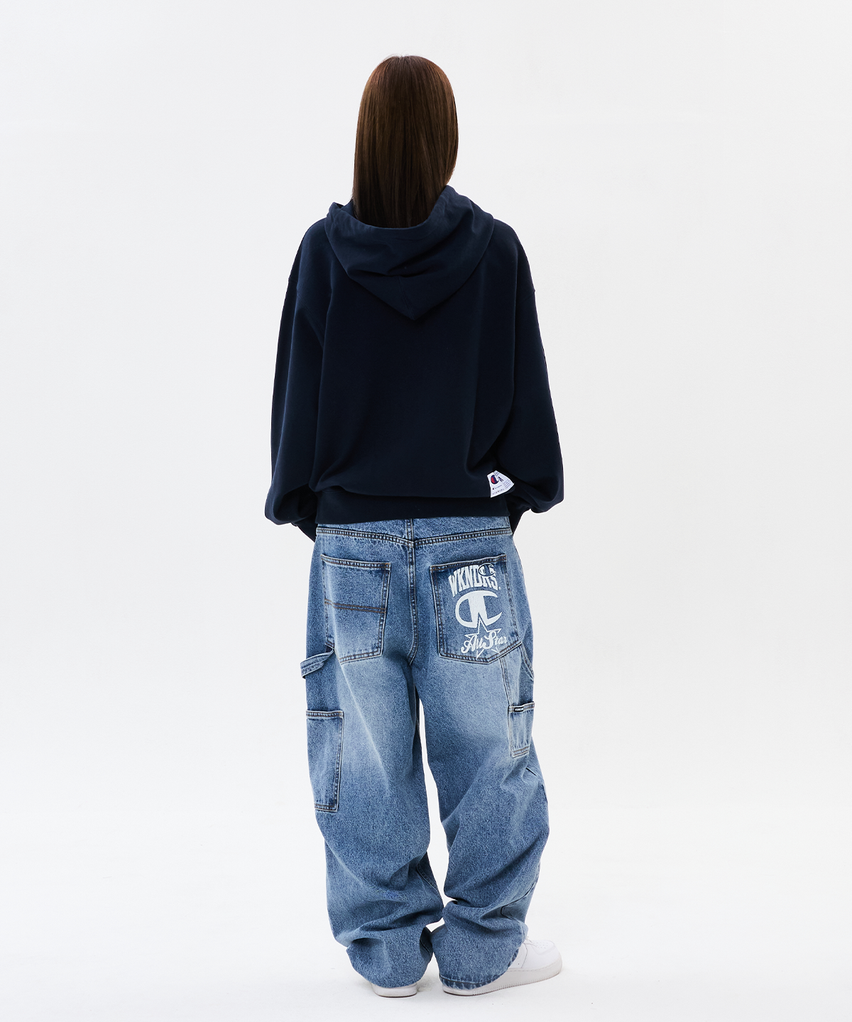 위캔더스(WKNDRS) WKNDRS x CHAMPION LOGO ZIP-UP HOODIE (NAVY)