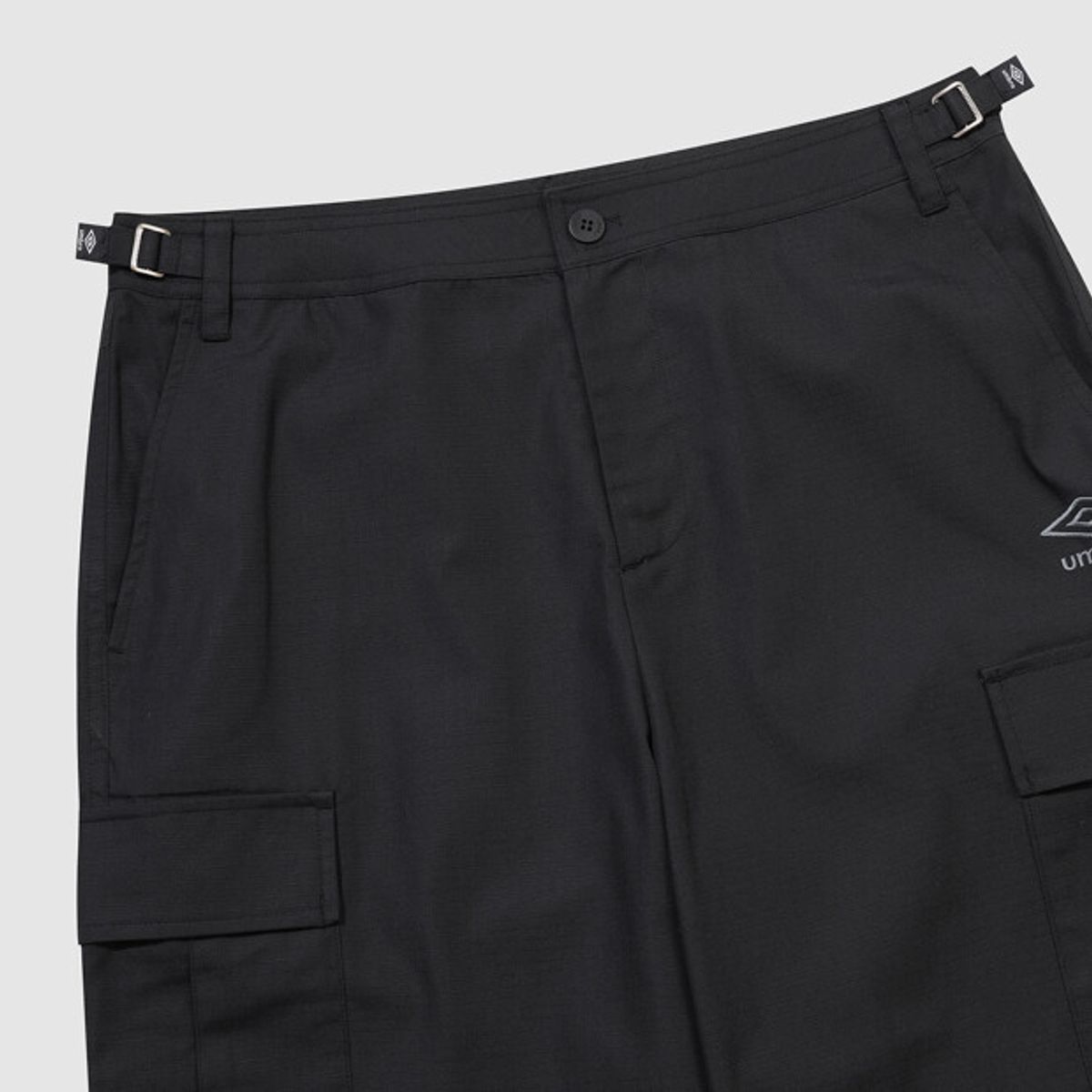 엄브로(UMBRO) 와이드 조거 2WAY 카고 팬츠 블랙 UR121CPT16