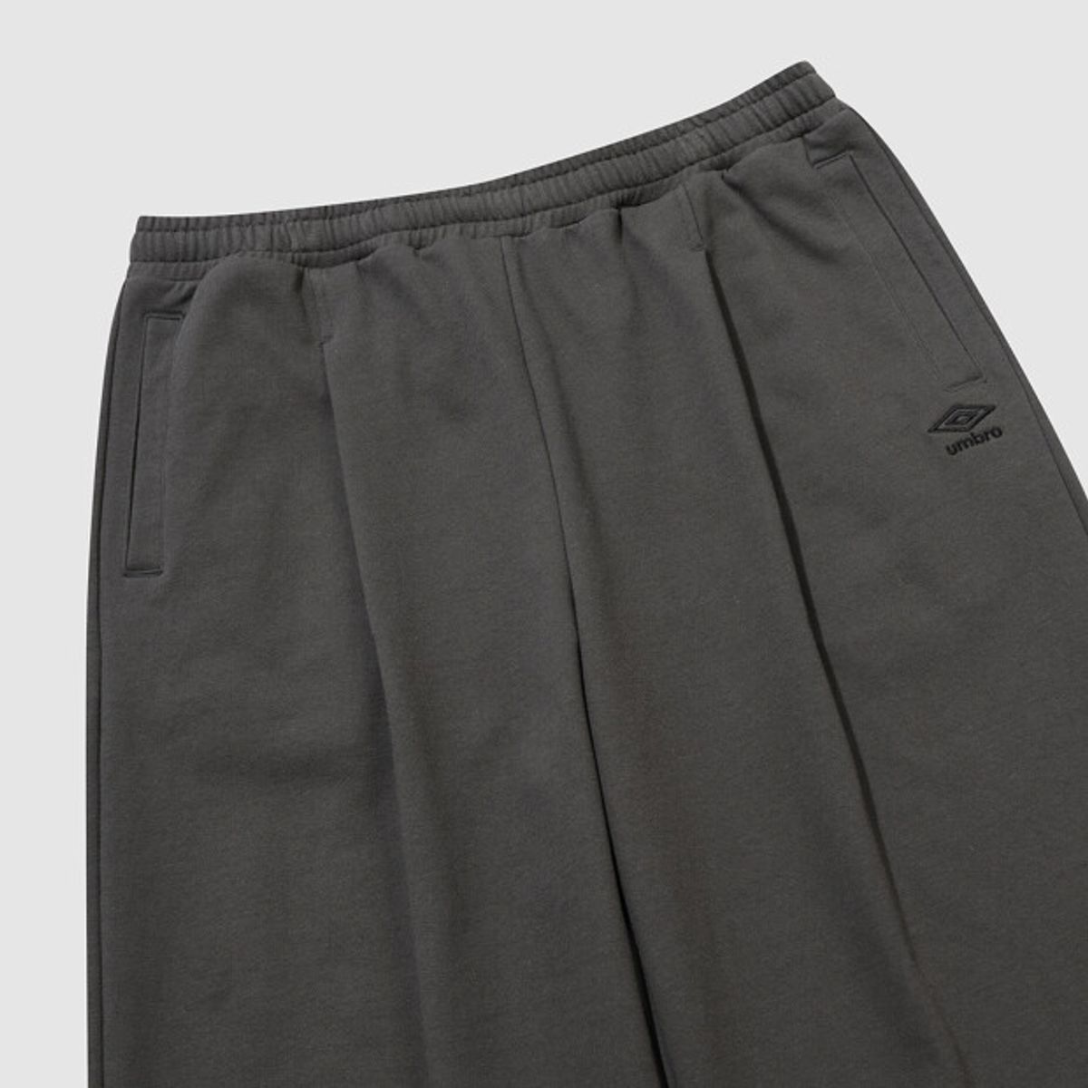 엄브로(UMBRO) U 스포티 니트 와이드 조거 2WAY 팬츠 차콜 UR121CFP15