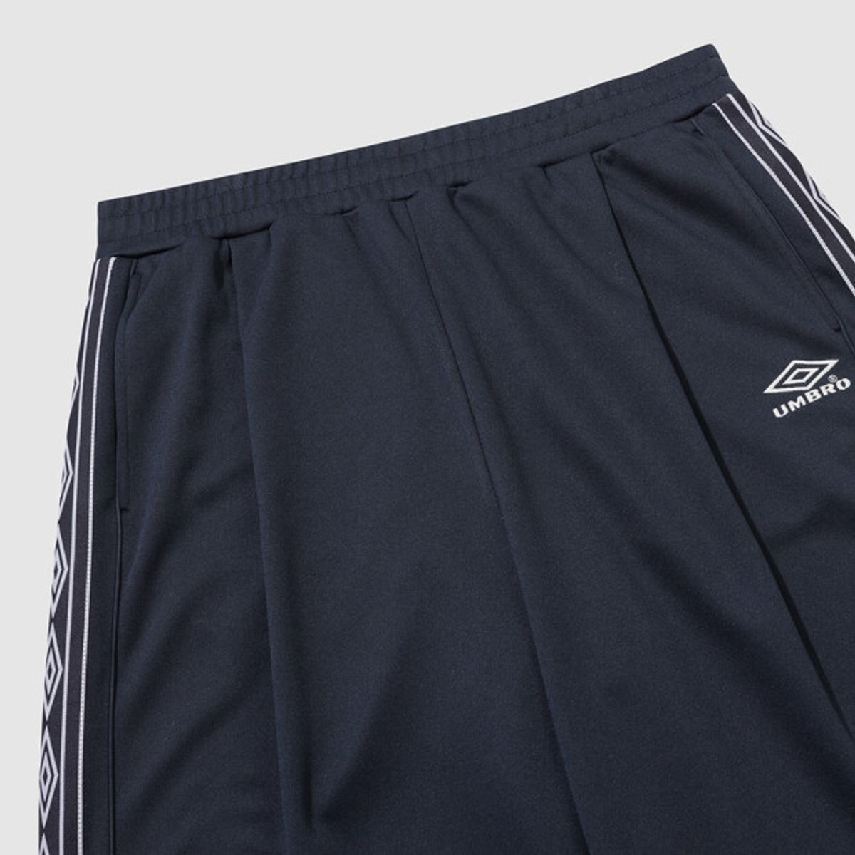 엄브로(UMBRO) 사이드 다이아 와이드 트랙 팬츠 네이비 UR123CFP15