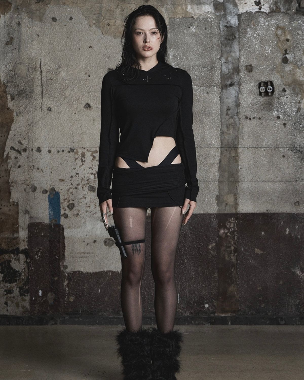 피아체(PIARCHE) STUDDED UNBALANCE HOODIE