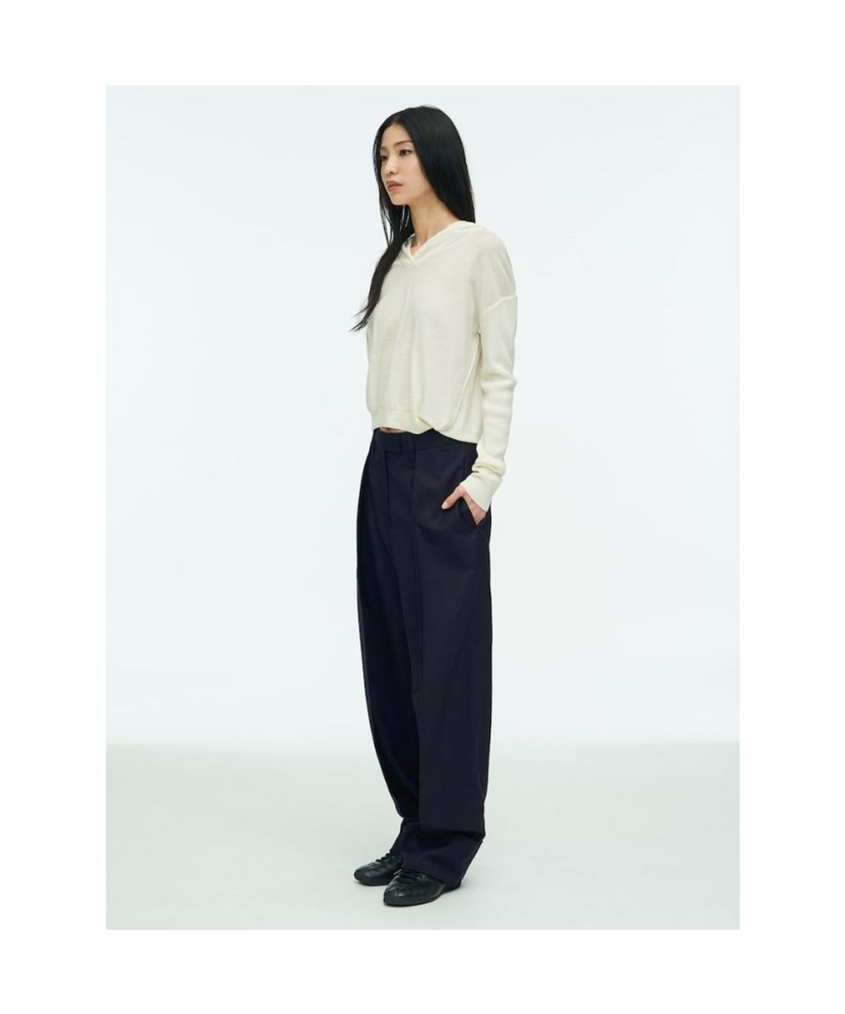 앙개(ANGGAE) Cuffed Curved Pants  Navy