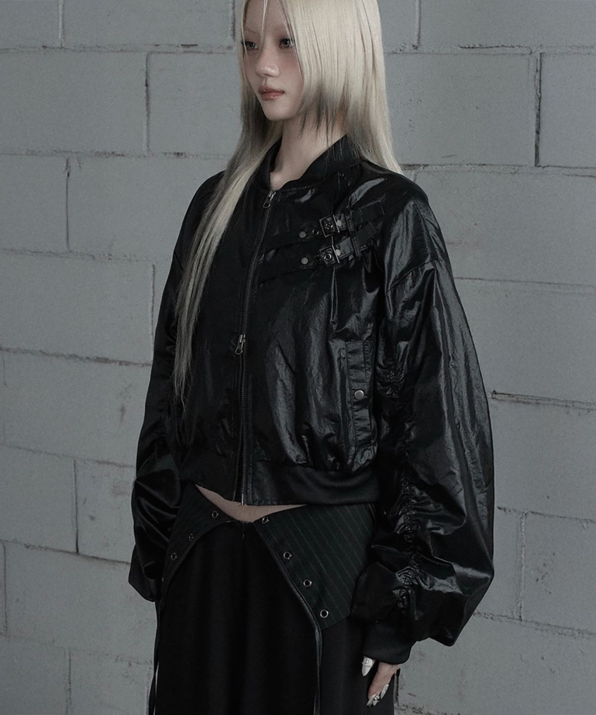 에트오소메(ETRE AU SOMMET) Chest Belt Tipstop Shirring Crop Jacket (Black)