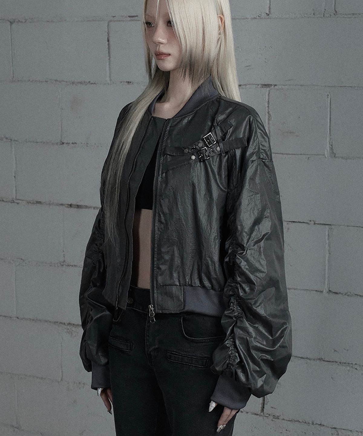 에트오소메(ETRE AU SOMMET) Chest Belt Tipstop Shirring Crop Jacket (Dark Gray)