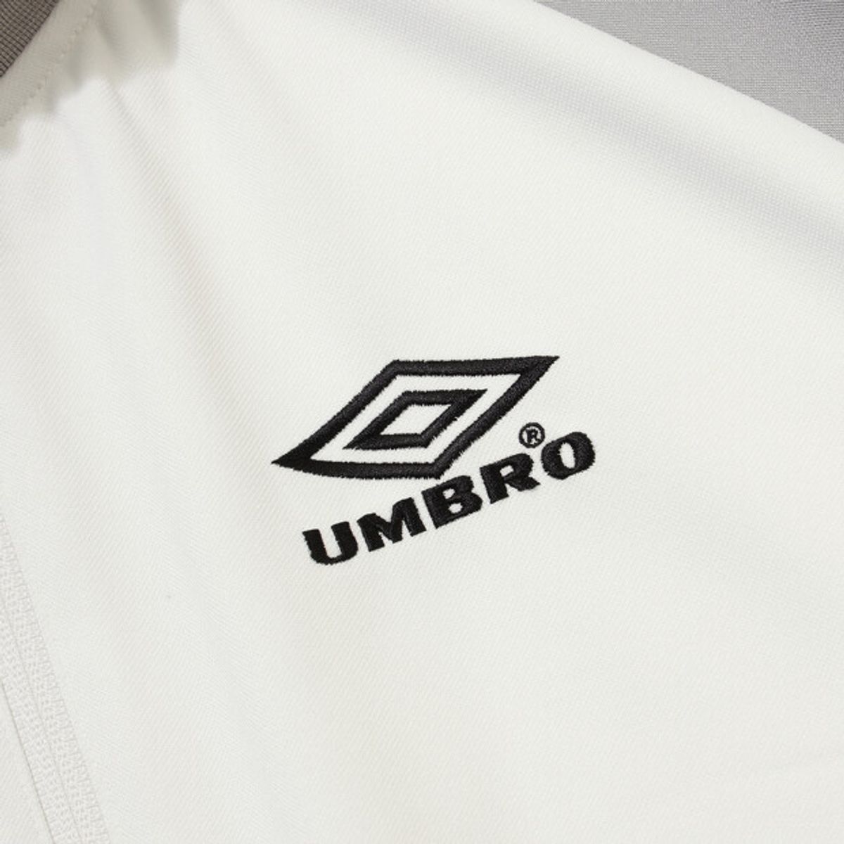 엄브로(UMBRO) 사이드 다이아 트랙 자켓 아이보리 UR124CFT14
