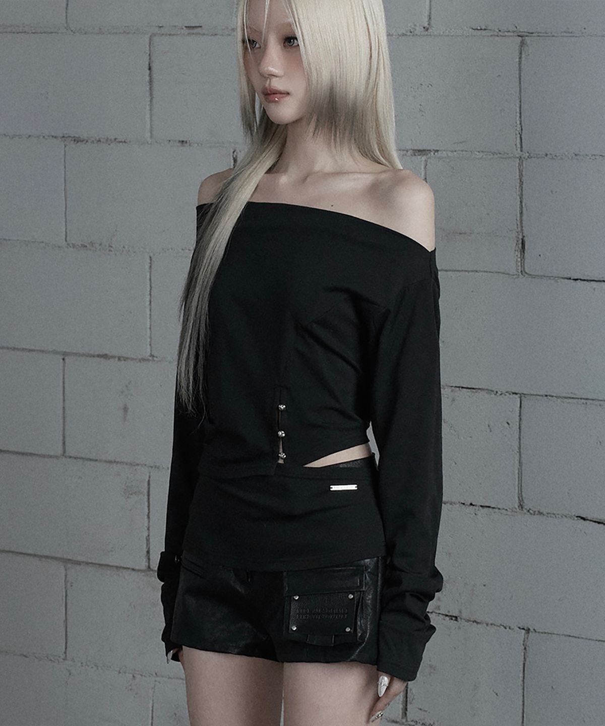 에트오소메(ETRE AU SOMMET) Cut-Out Open Long Sleeve (Black)