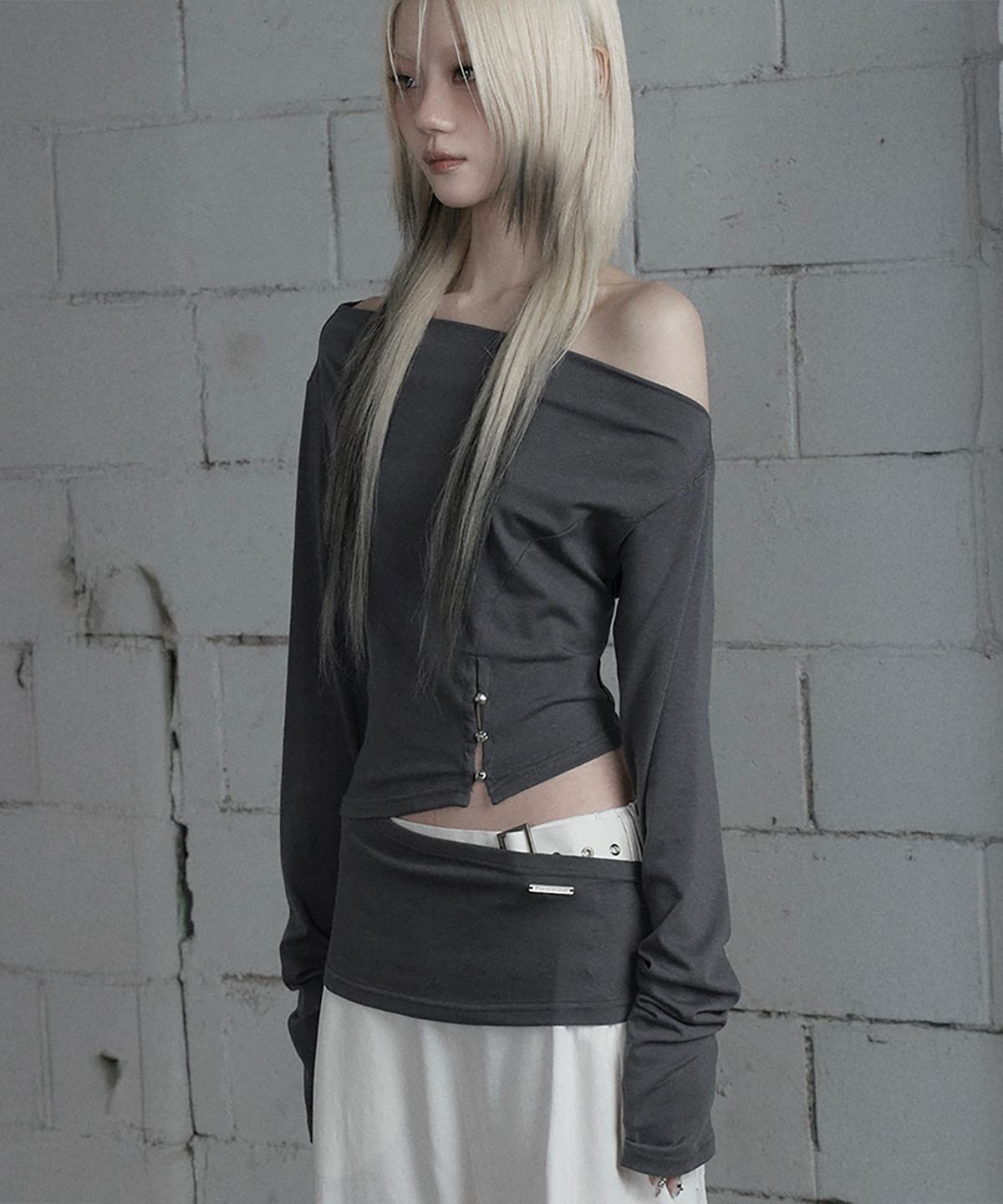 에트오소메(ETRE AU SOMMET) Cut-Out Open Long Sleeve (Dark Gray)