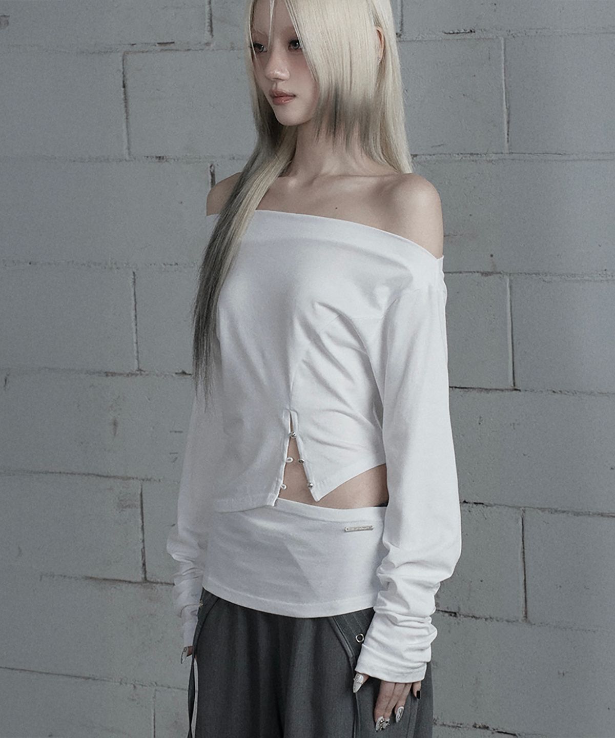 에트오소메(ETRE AU SOMMET) Cut-Out Open Long Sleeve (White)