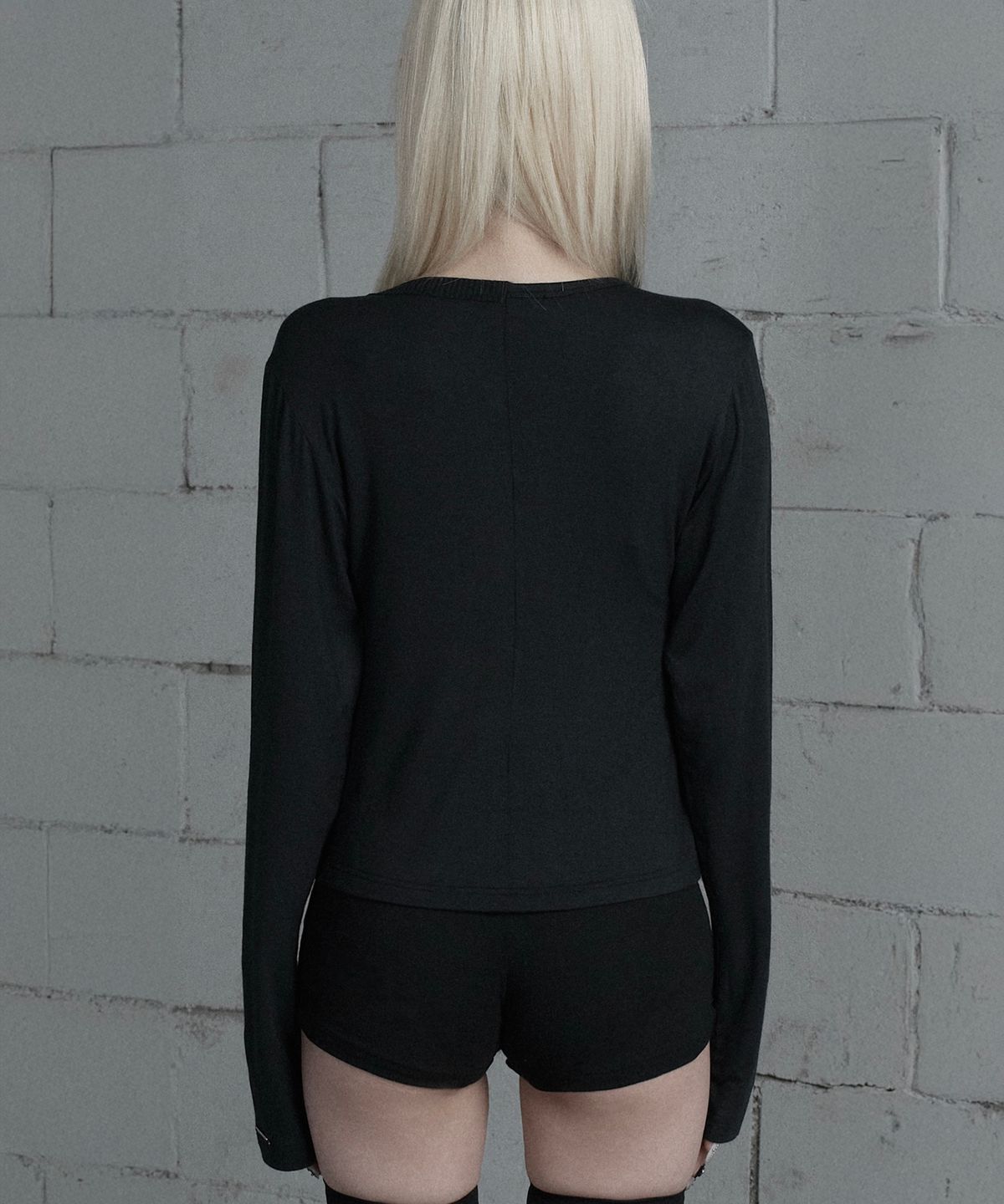 에트오소메(ETRE AU SOMMET) Unbal Color-Block Button Point Cardigan (Black)