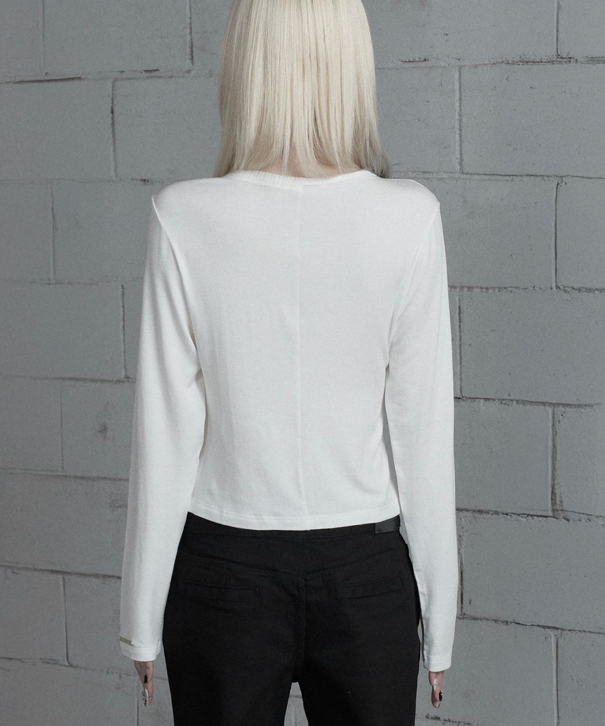 에트오소메(ETRE AU SOMMET) Unbal Color-Block Button Point Cardigan (lvory)