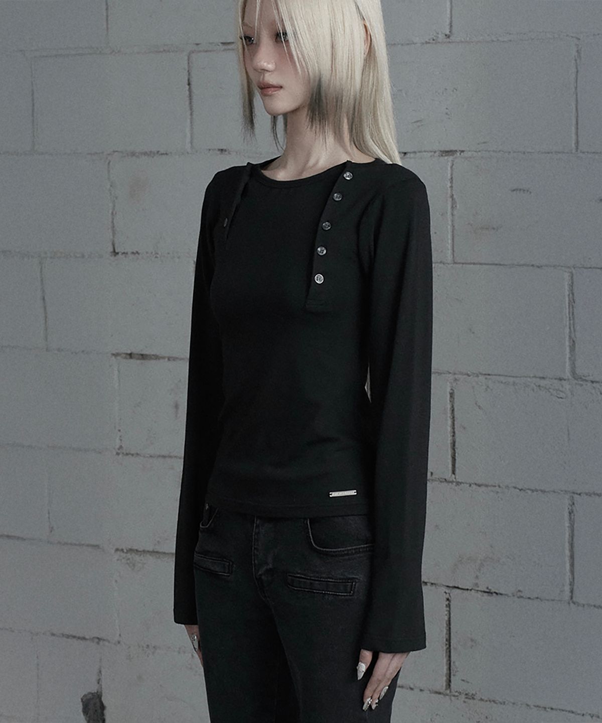 에트오소메(ETRE AU SOMMET) Two-Line Button Long Sleeve (Black)