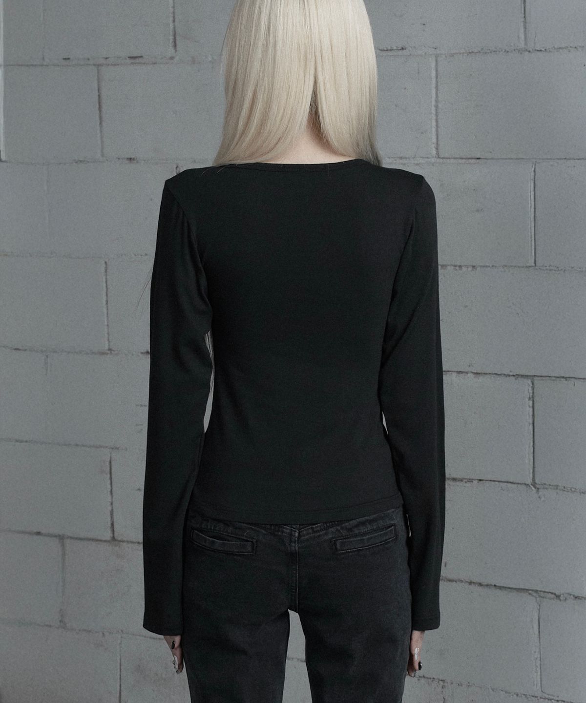 에트오소메(ETRE AU SOMMET) Two-Line Button Long Sleeve (Black)