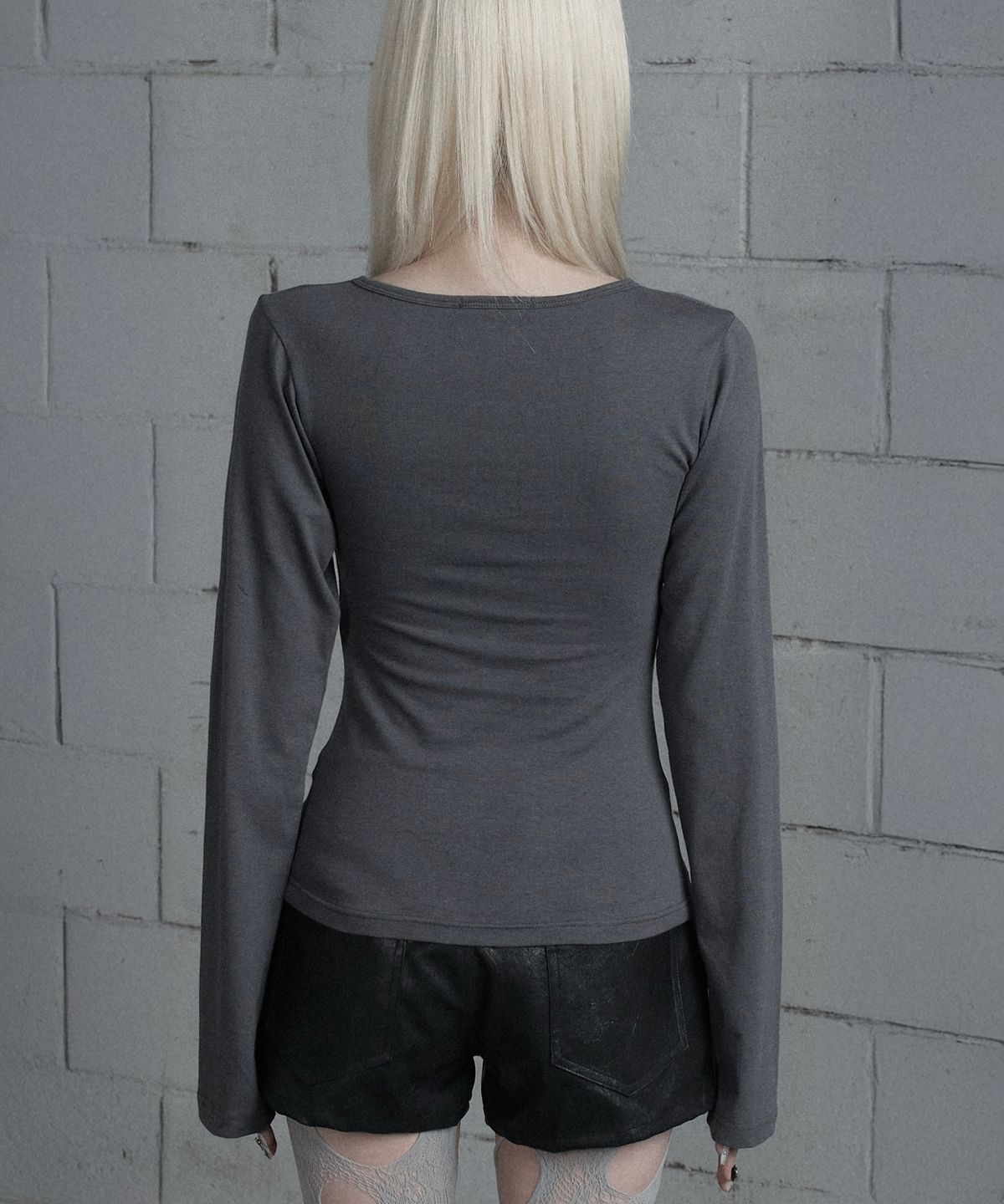 에트오소메(ETRE AU SOMMET) Two-Line Button Long Sleeve (Dark Gray)