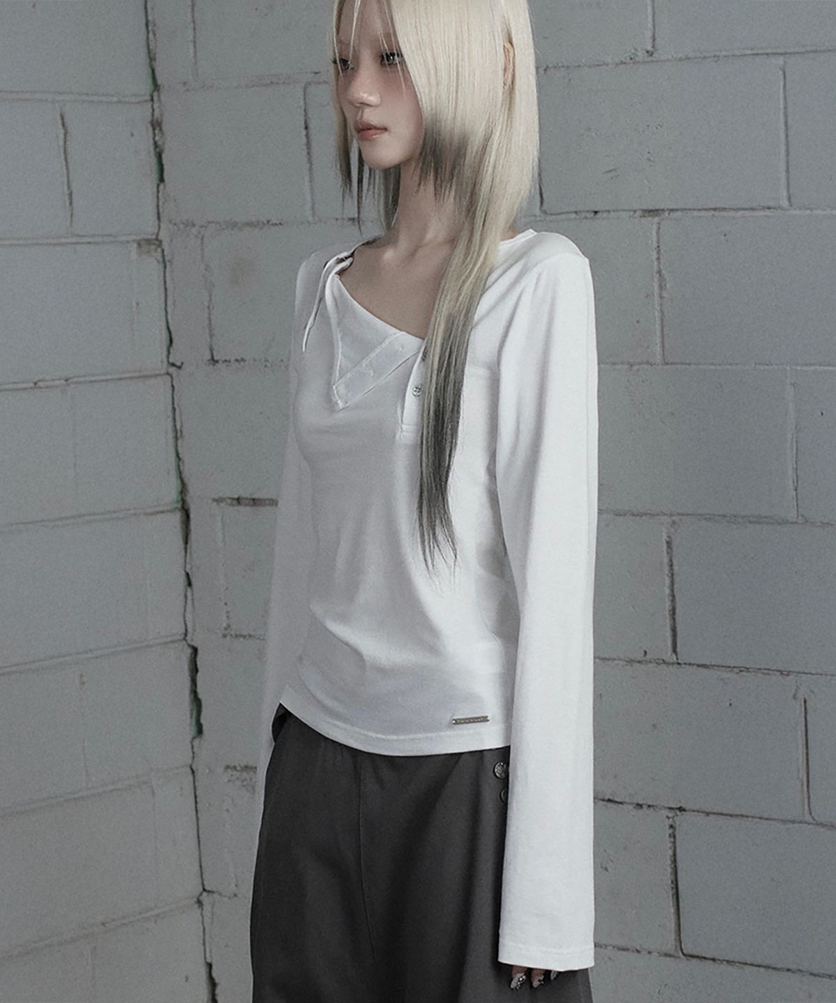 에트오소메(ETRE AU SOMMET) Two-Line Button Long Sleeve (White)