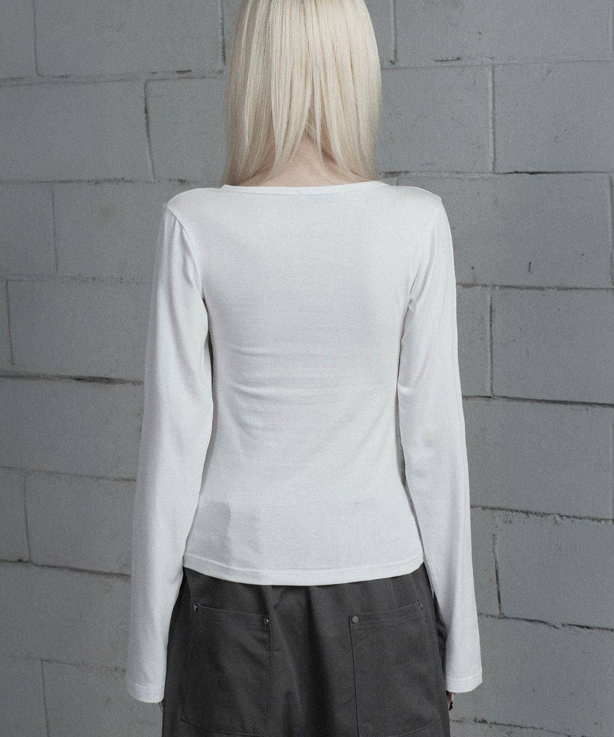 에트오소메(ETRE AU SOMMET) Two-Line Button Long Sleeve (White)
