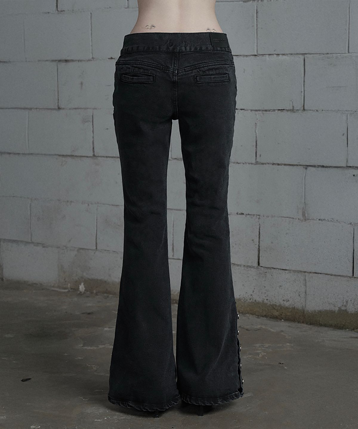 에트오소메(ETRE AU SOMMET) Double Knee Side Button Bootcut Denim Pants (Dark Gray)