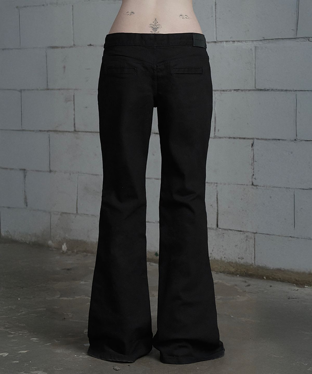 에트오소메(ETRE AU SOMMET) Double Knee Side Button Bootcut Denim Pants (Black)