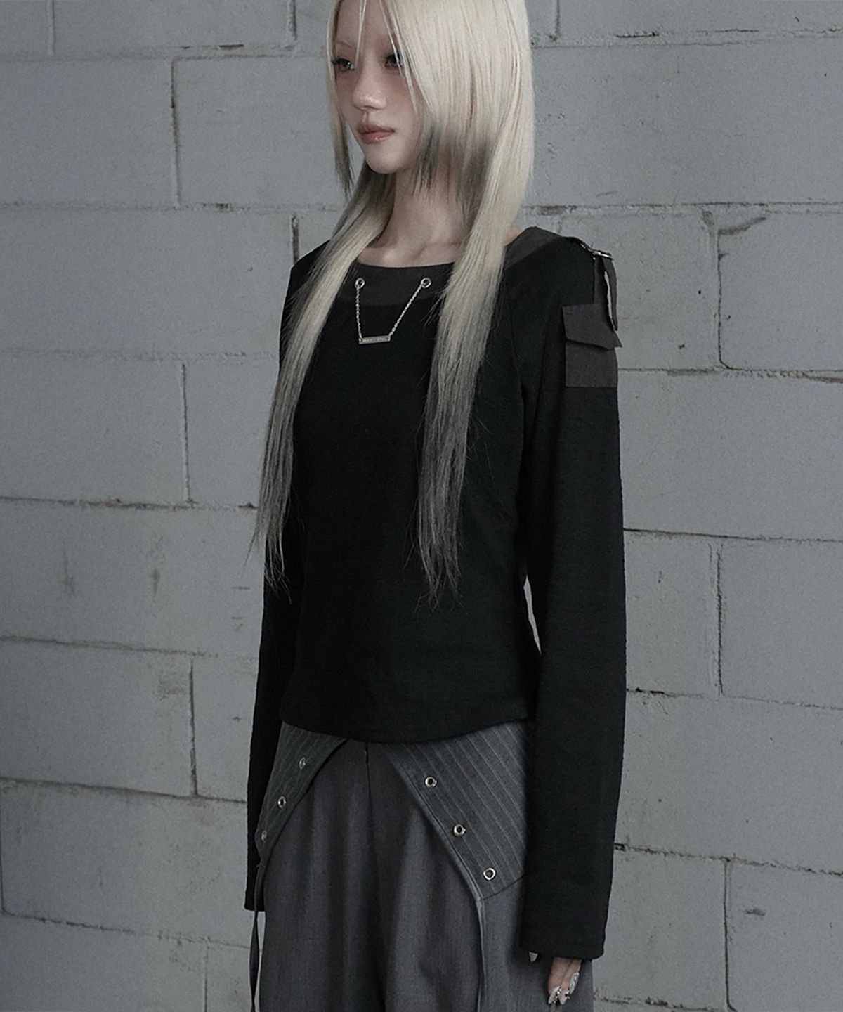 에트오소메(ETRE AU SOMMET) Chain Bijo Pocket Long Sleeve T-Shirt (Black)