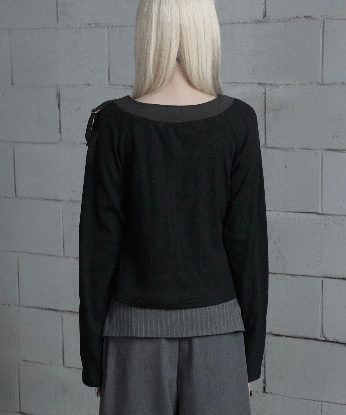 에트오소메(ETRE AU SOMMET) Chain Bijo Pocket Long Sleeve T-Shirt (Black)