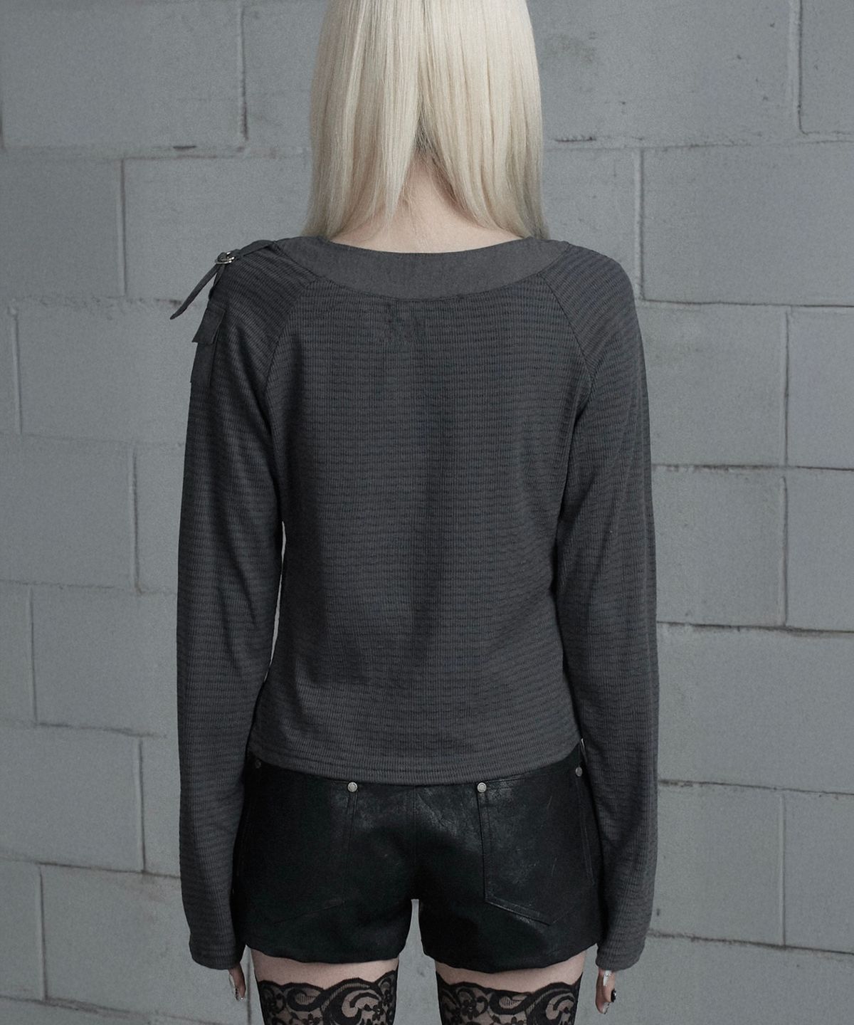 에트오소메(ETRE AU SOMMET) Chain Bijo Pocket Long Sleeve T-Shirt (Charcoal)