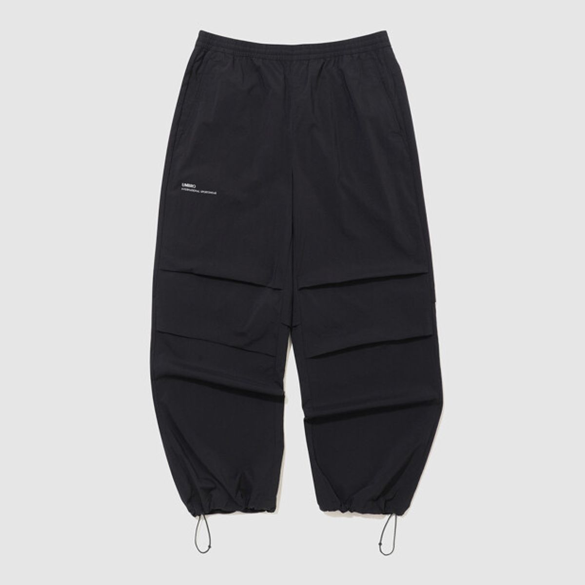 엄브로(UMBRO) 올라운드 벤틸 파라슈트 와이드 조거 2WAY 팬츠 블랙 UR121SPT29
