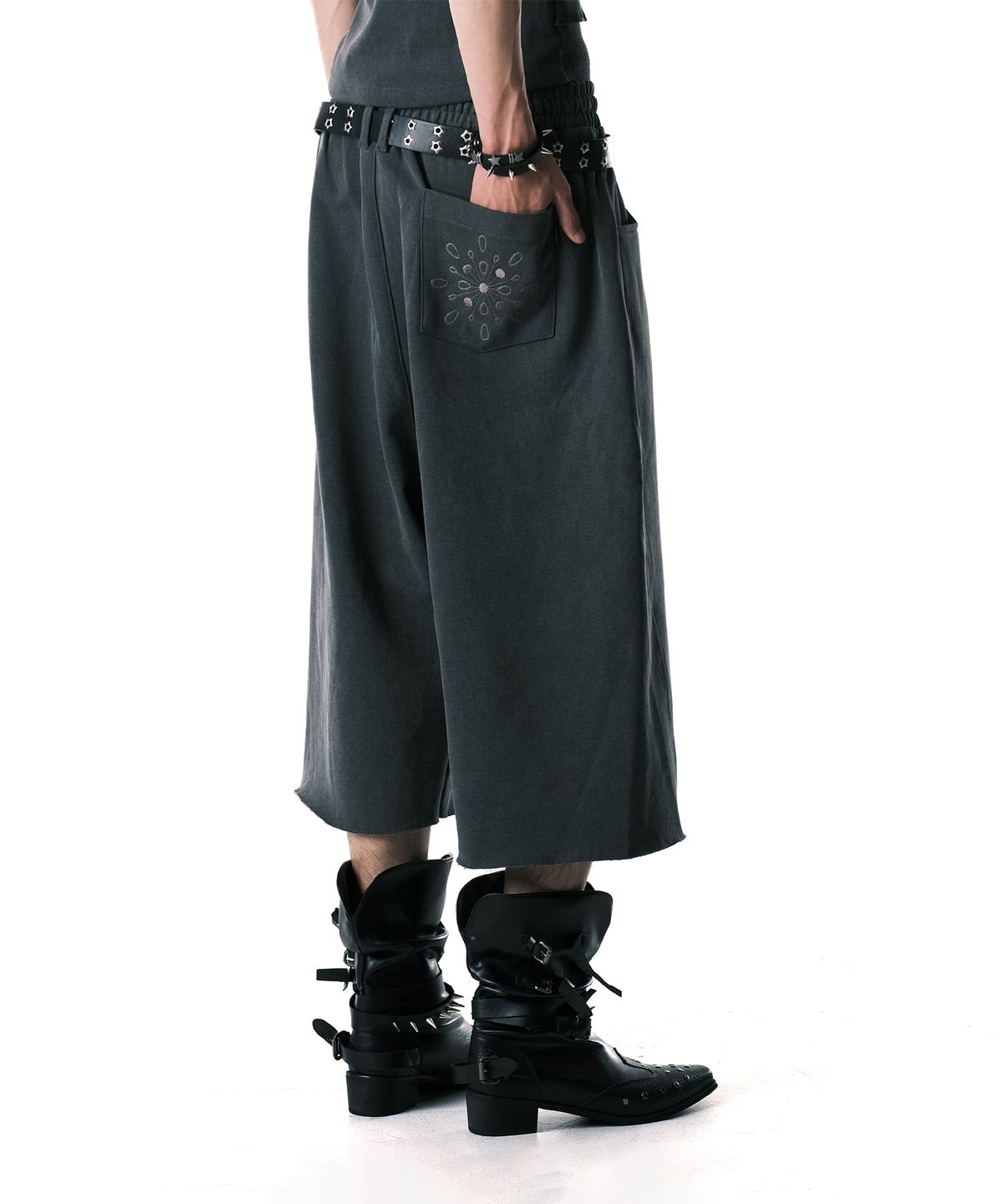 본바이한(BORNBYHAN) HEAVY BERMUDA SHORTS DARK GRAY