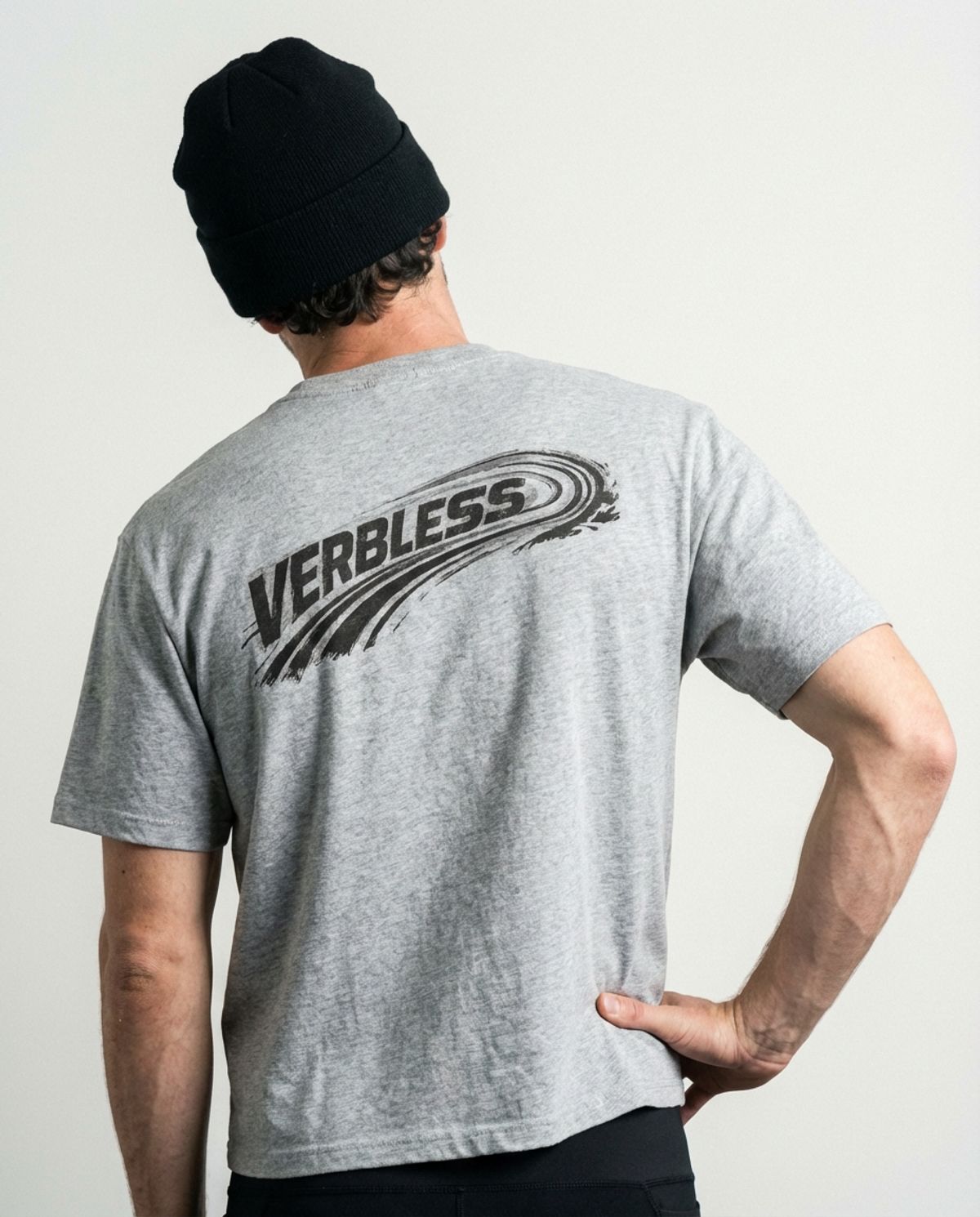 베르브리스(VERBLESS) 그래픽 로고 크롭 반팔 티셔츠 (화이트)