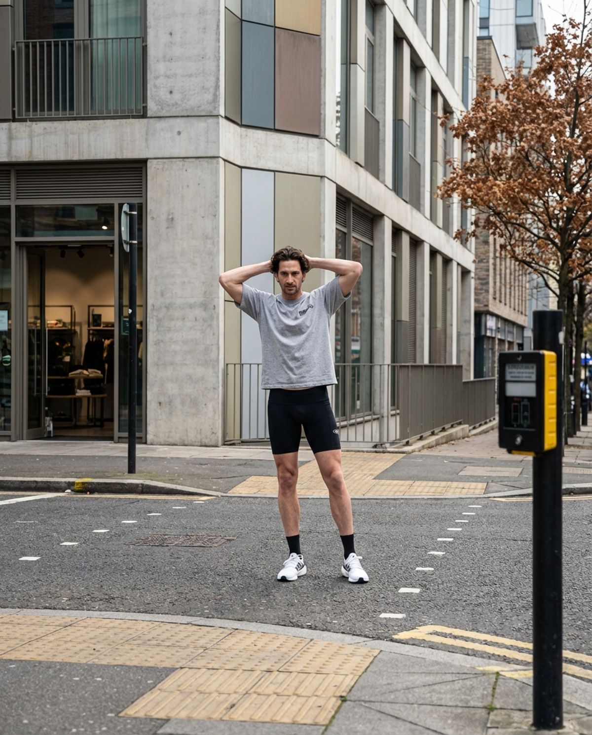 베르브리스(VERBLESS) 그래픽 로고 크롭 반팔 티셔츠 (화이트)