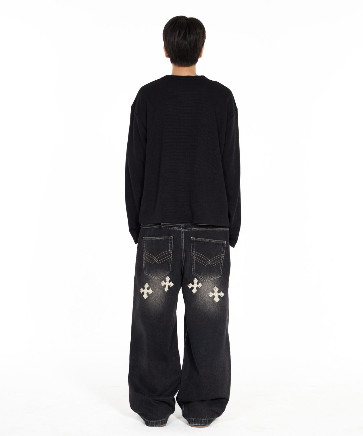 아이돈워너셀(IDWS) Shape Henley Neck Long Sleeve Black