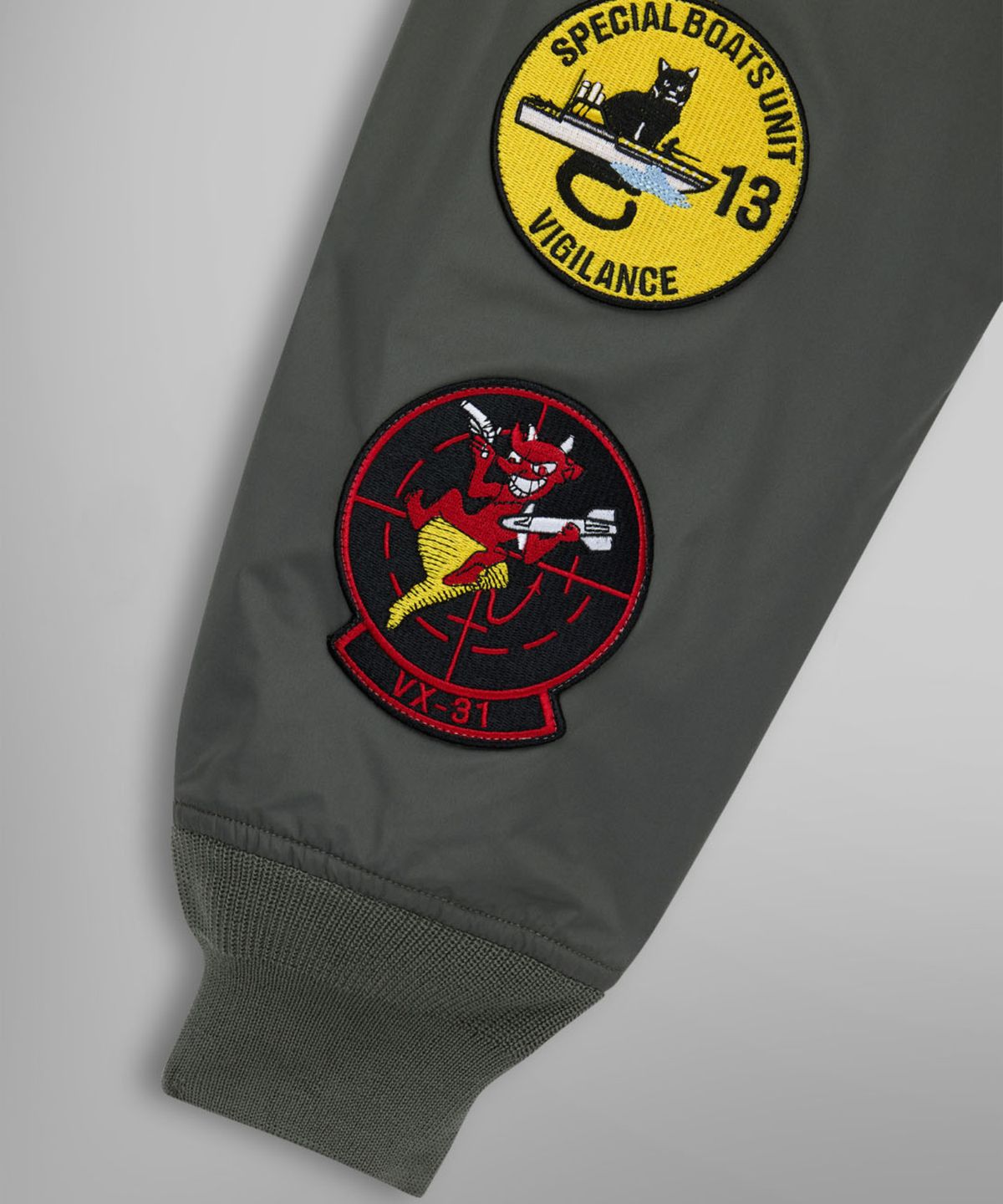 알파 인더스트리(ALPHA INDUSTRIES) CWU-36/P 릴랙스드 패치드 플라이트 자켓 필드 그레이