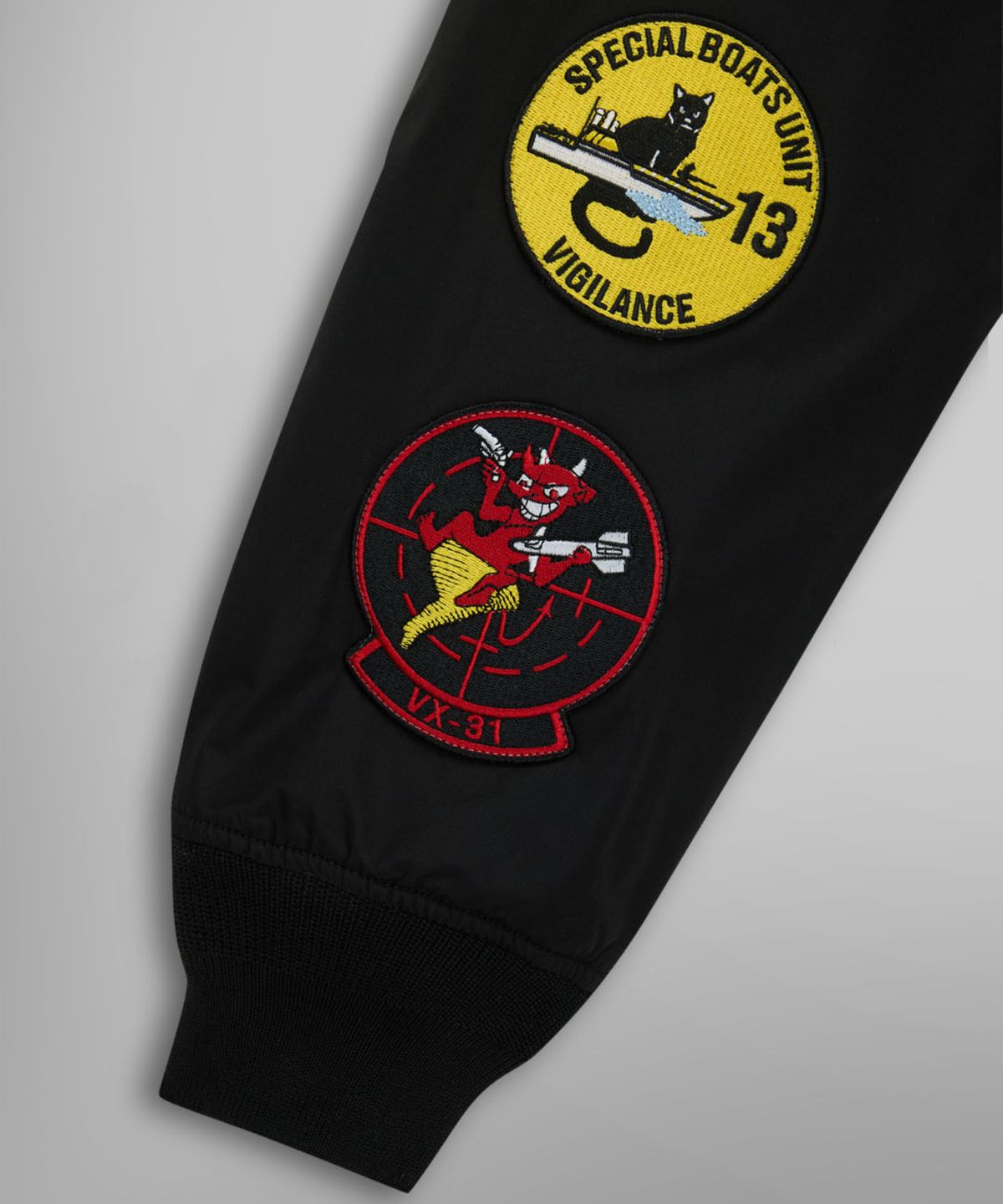 알파 인더스트리(ALPHA INDUSTRIES) CWU-36/P 릴랙스드 패치드 플라이트 자켓 블랙