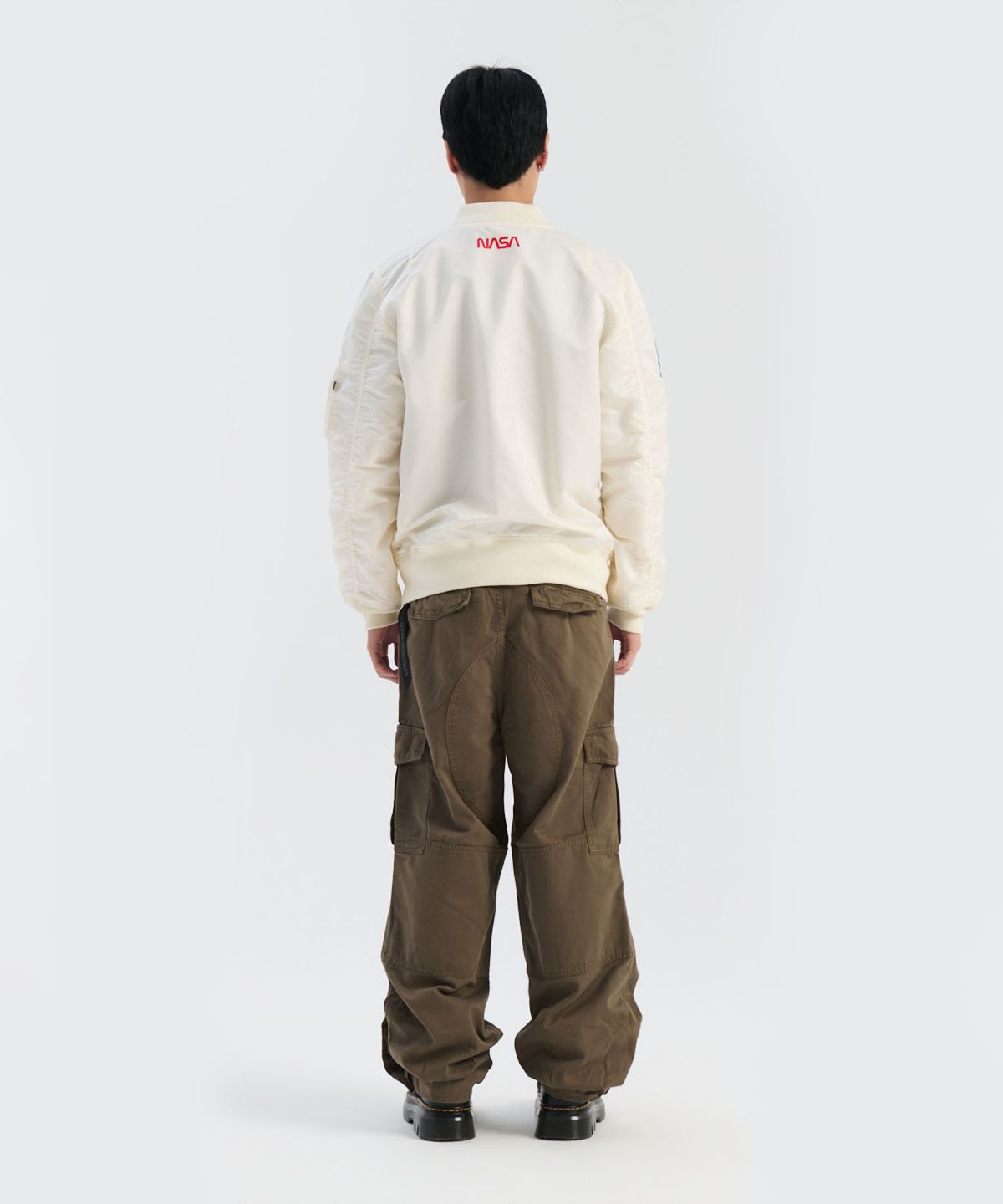 알파 인더스트리(ALPHA INDUSTRIES) L-2B 나사 젠 II 플라이트 자켓 오프화이트