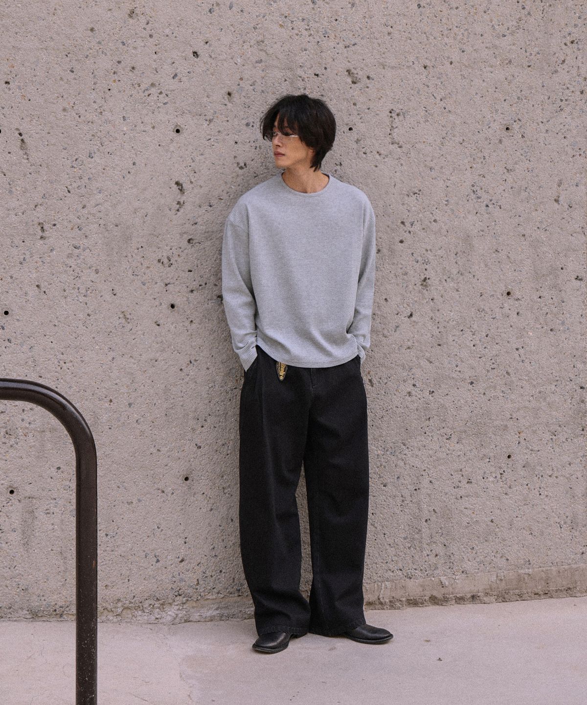 무드인사이드(MOOD INSIDE) 딥 원턱 데님 와이드 팬츠_Black